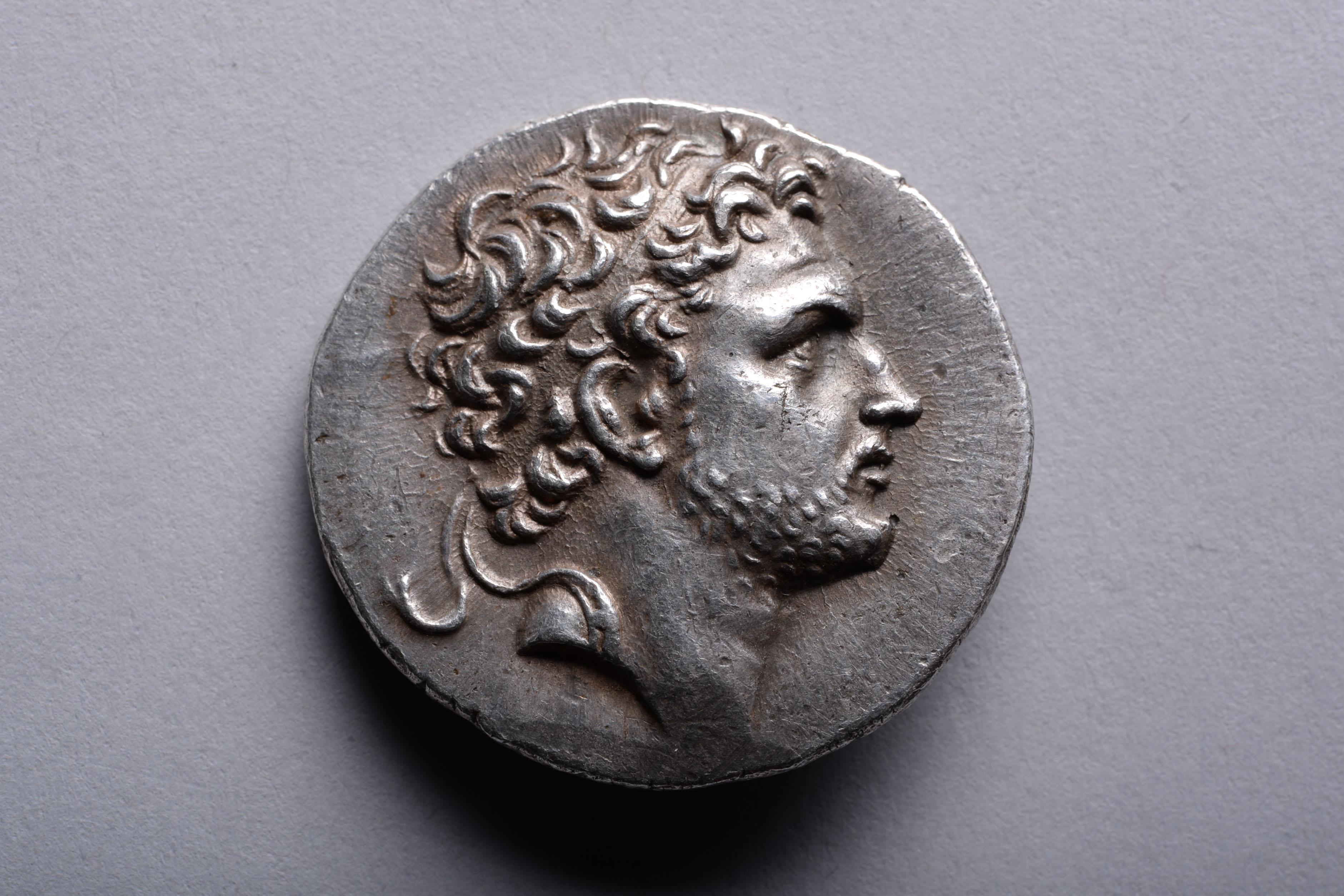 Ancient Greek Silver Tetradrachm Coin of King Perseus, 174 BC 1
