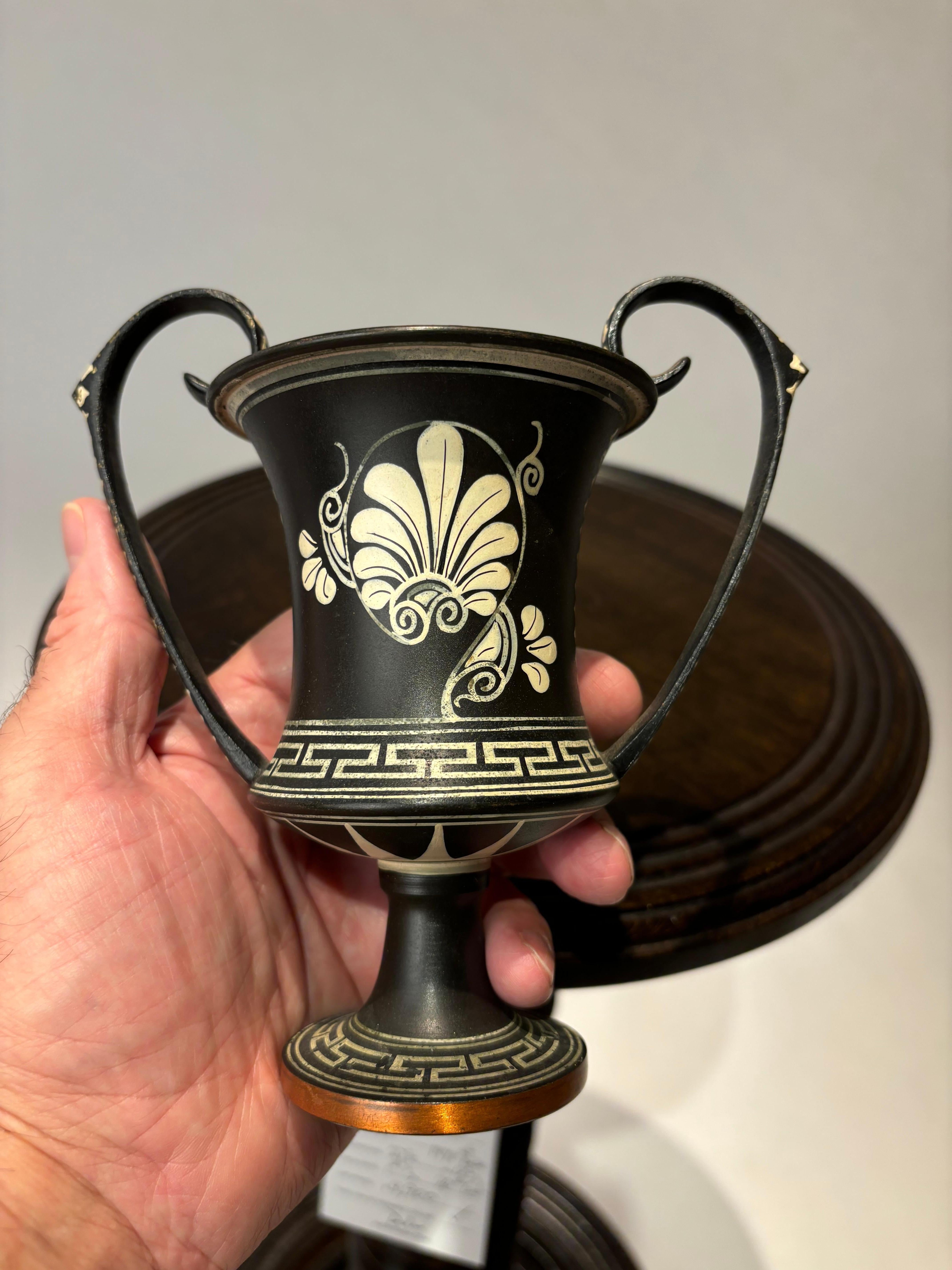 Kantharos in stile greco antico dipinto a mano, tazza da bere con manici alti in vendita 4