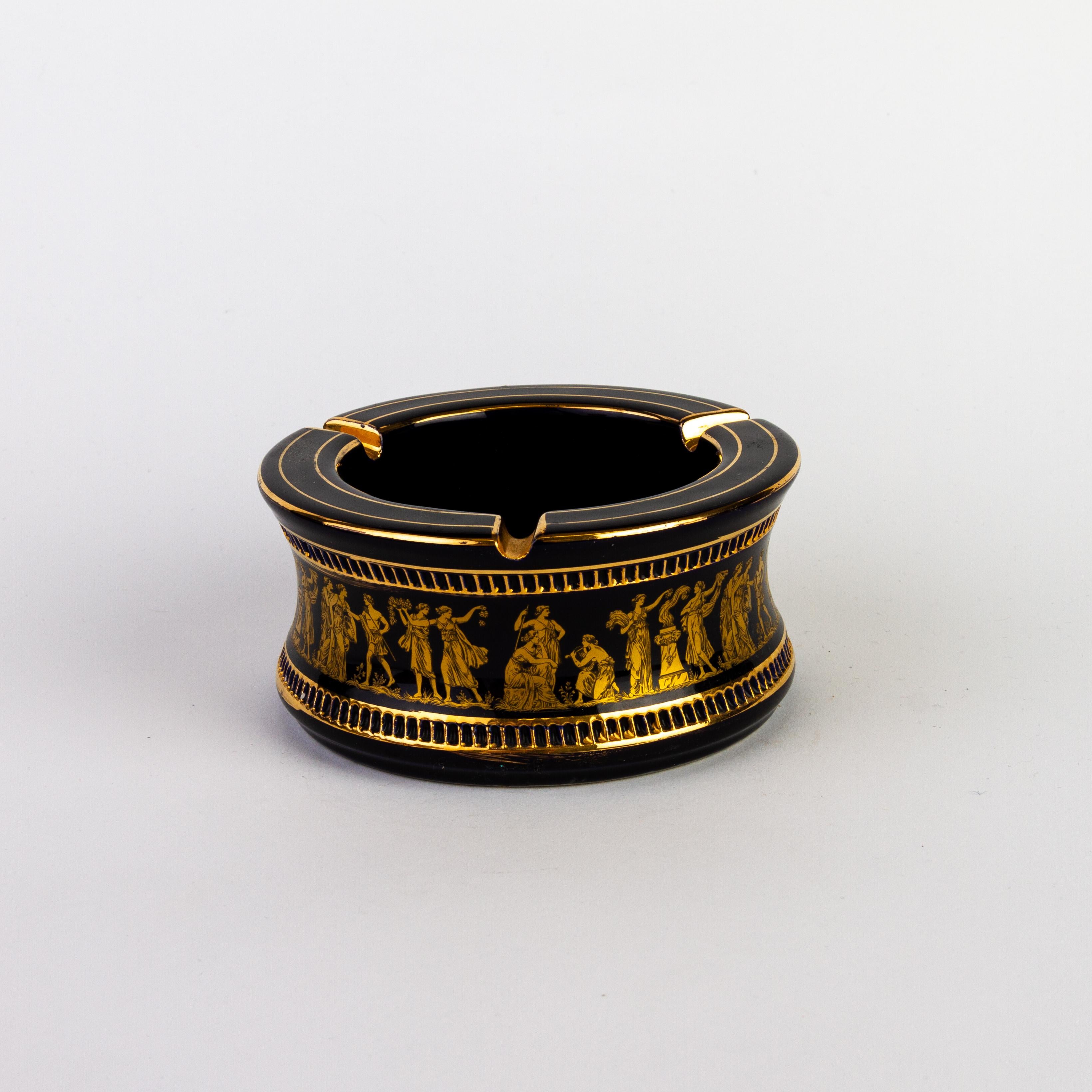 Ancient Greek Style Neoclassical 24KT Gold Porcelain Ashtray  In Good Condition For Sale In Nottingham, GB
