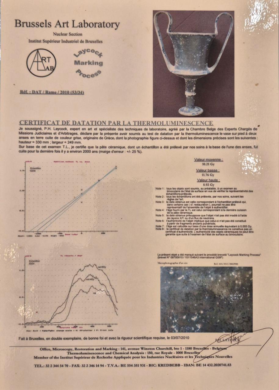 Fatto a mano Antico Kantharos greco in terracotta con certificato di termoluminescenza, ca. 1º secolo in vendita