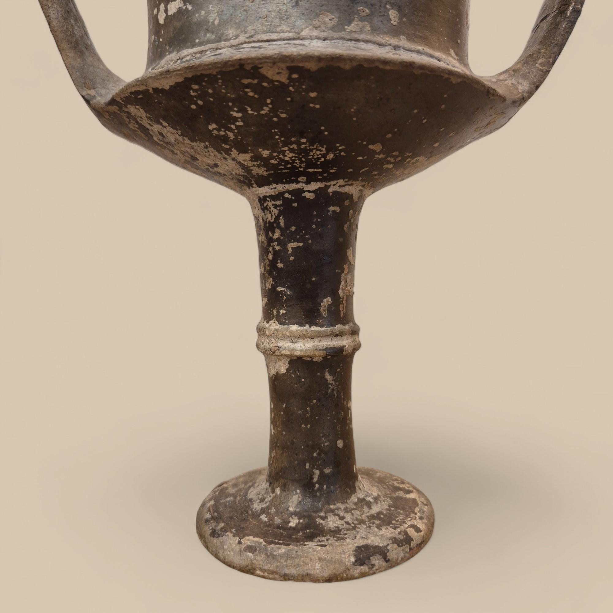 Fino al XVIII secolo Antico Kantharos greco in terracotta con certificato di termoluminescenza, ca. 1º secolo in vendita