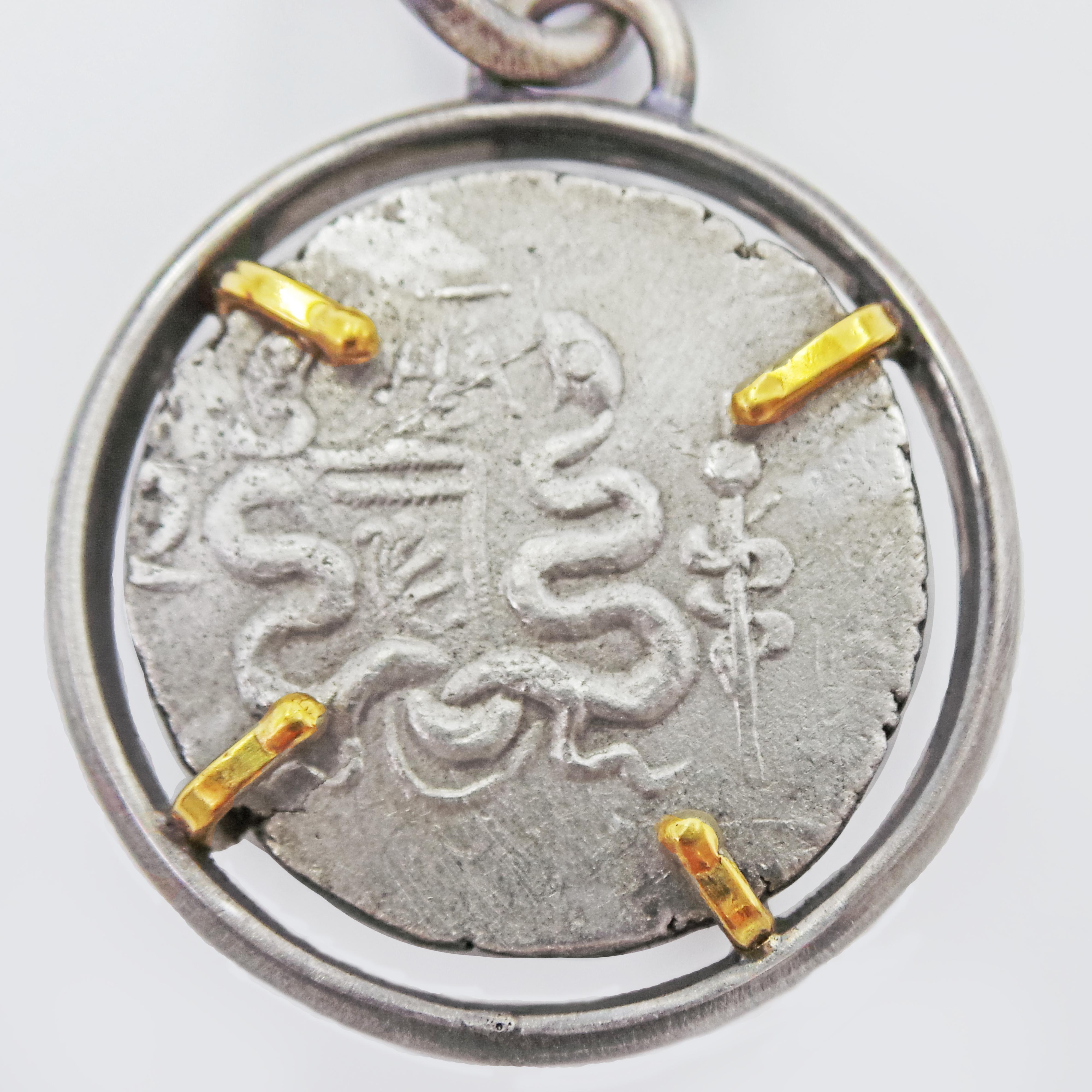Antike griechische Tetradrachm Silbermünze Wendbarer Anhänger an Kette Halskette im Zustand „Neu“ im Angebot in Naples, FL