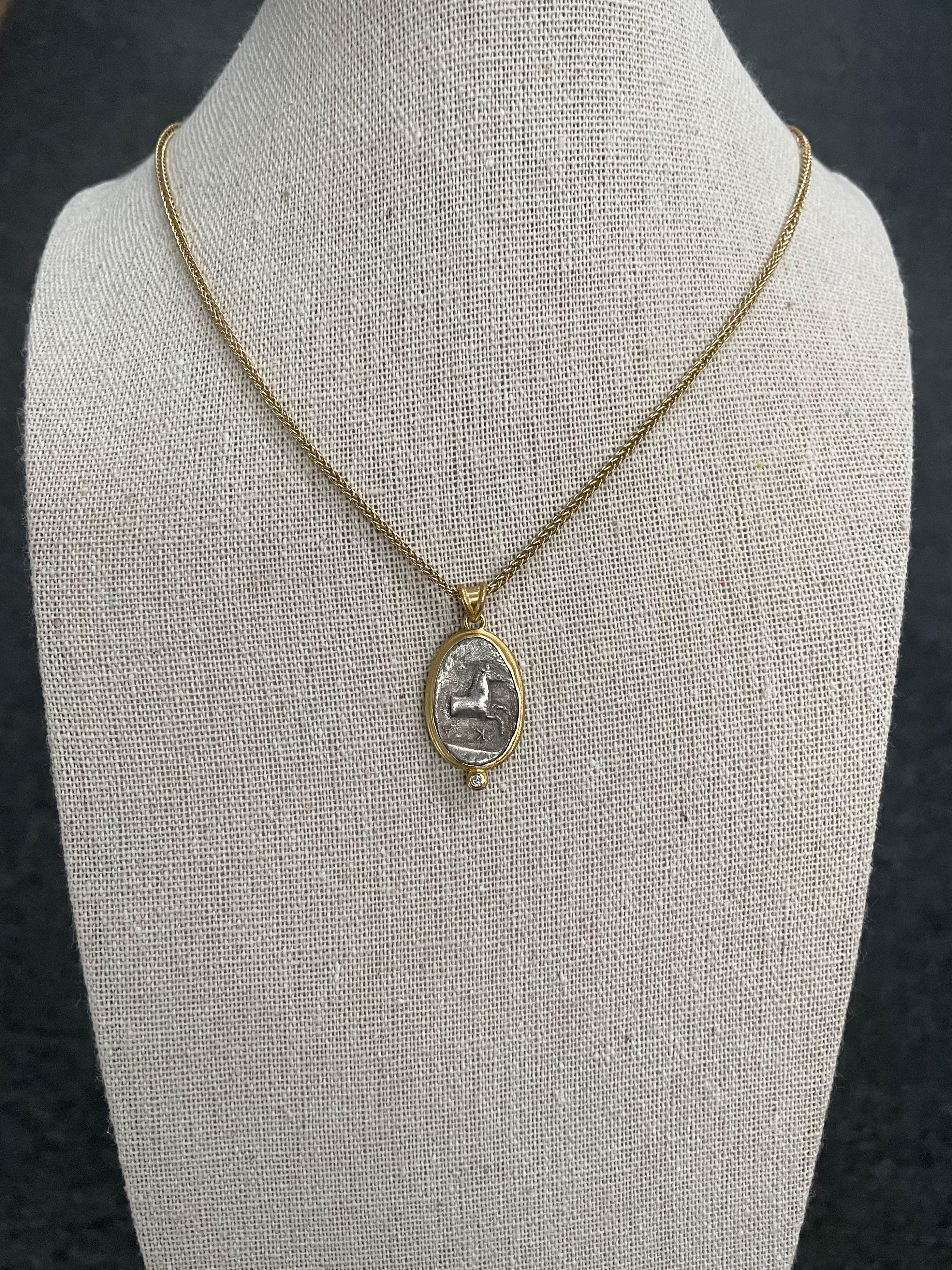 Grec classique Pendentif en or 18 carats avec diamants et pièce de monnaie grecque Thessalie du 5e siècle avant J.-C. en vente