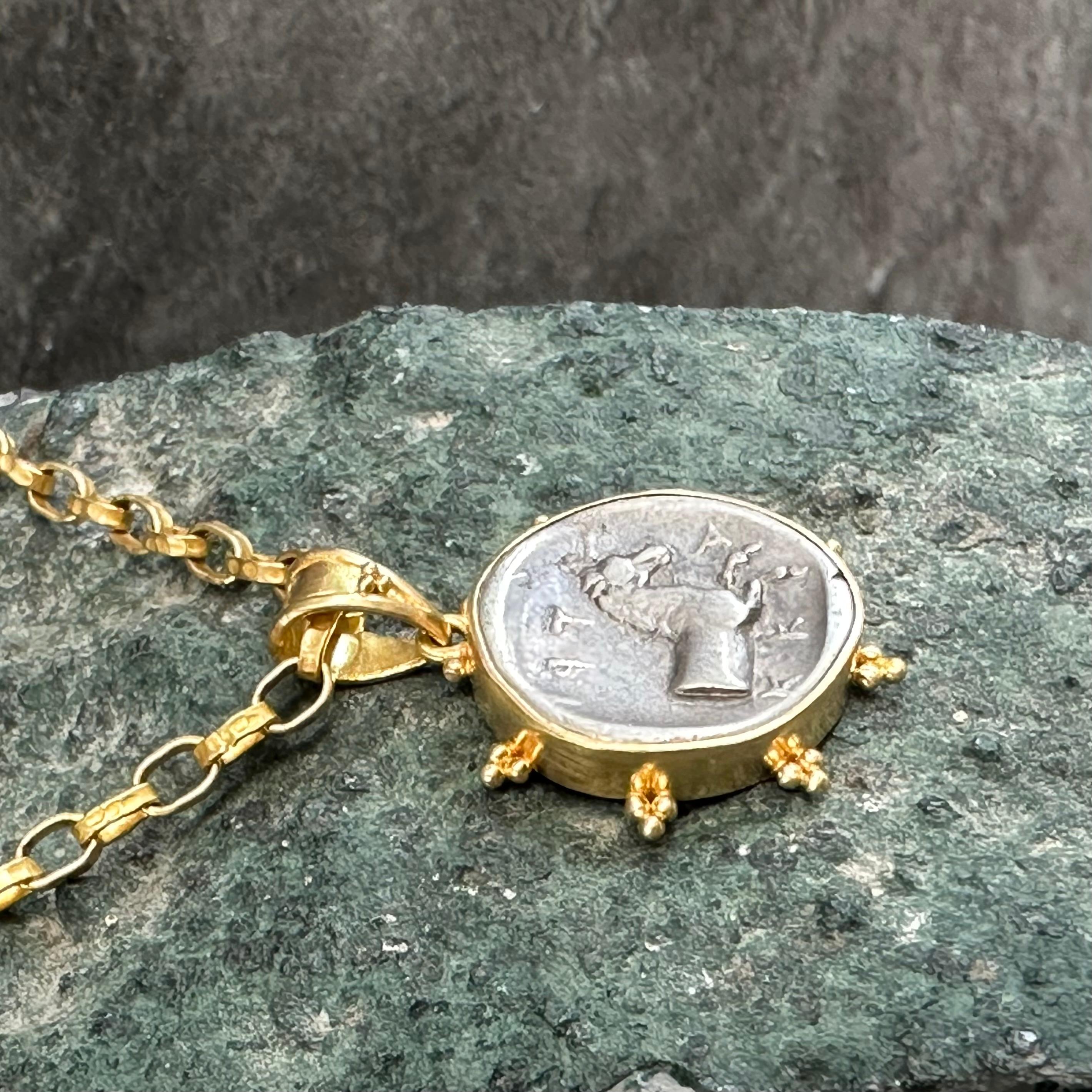 Pendentif grec antique Thessalie du 5e siècle avant J.-C., pièce de monnaie cheval en argent et or 18 carats en vente 4