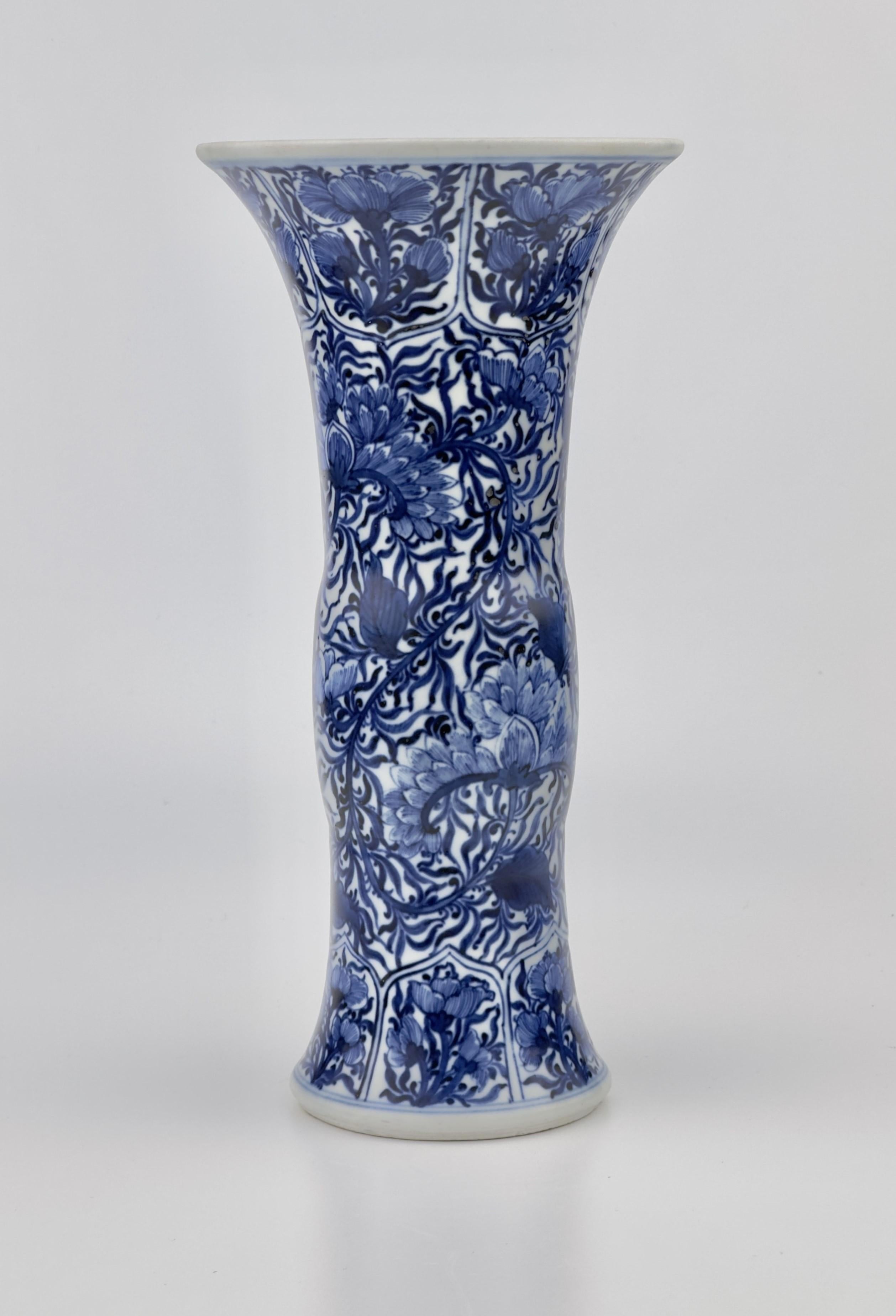 An attractive gu vase hand painted in cobalt blue with typical kangxi floral painting.

Period : Qing Dynasty, Kangxi Period
Production Date : 1690-1699
Made in : Jingdezhen
Destination : Netherland
Found/Acquired : Southeast Asia , South China Sea,