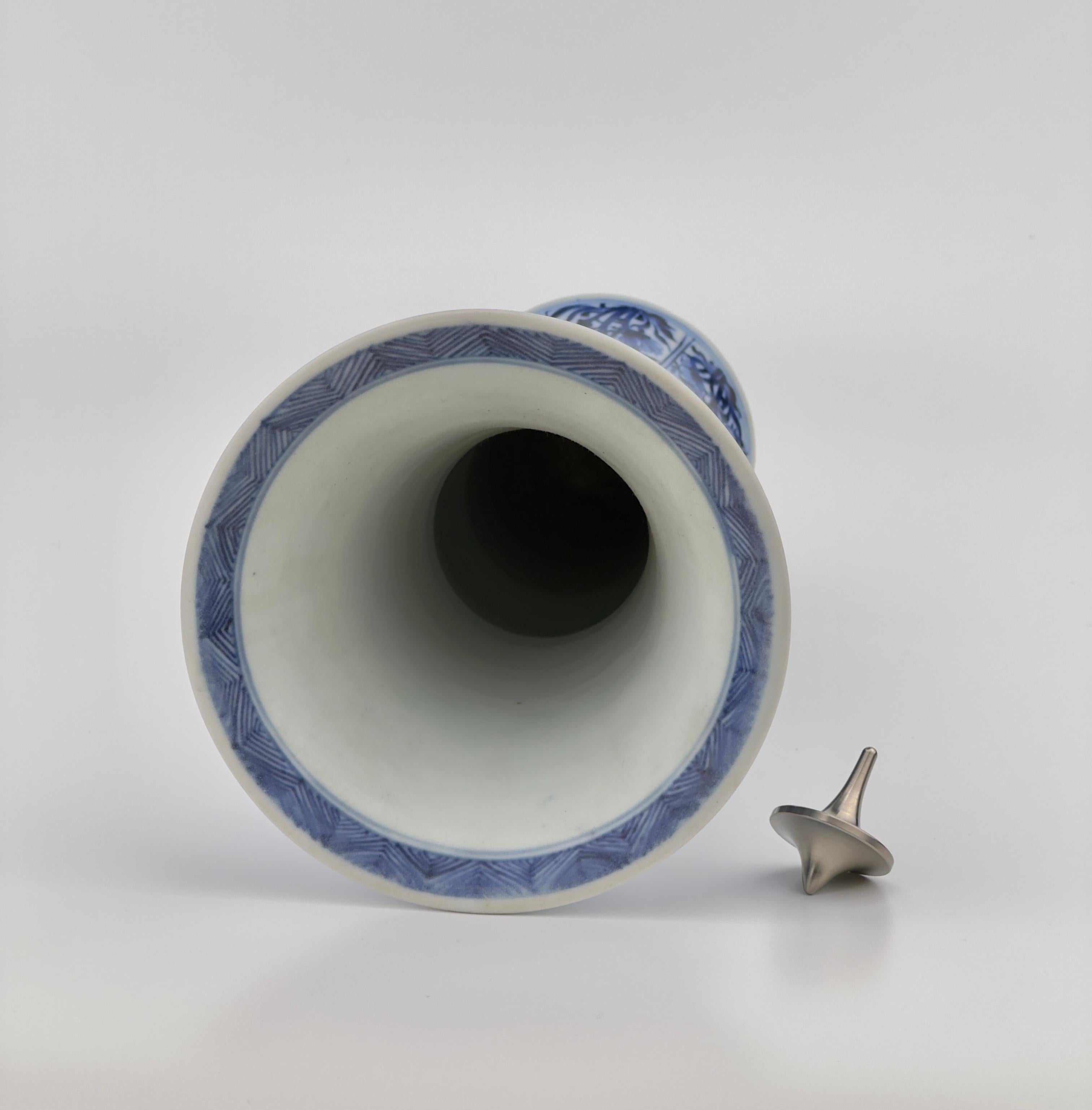 Ancient Gu Shape Blue And White Vase, Qing Dynasty, Kangxi Era, Circa 1690 For Sale 1