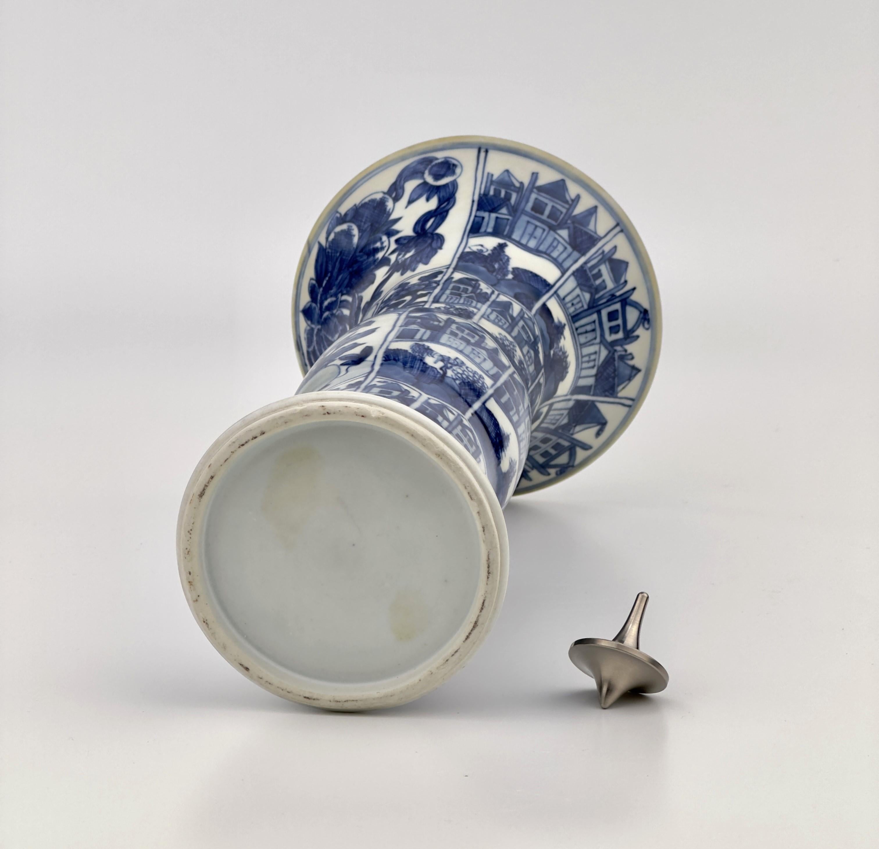 Antike Gu-Form 'Kanalhäuser' Vase, Qing Dynasty, Kangxi Ära, CIRCA 1690 im Zustand „Gut“ im Angebot in seoul, KR