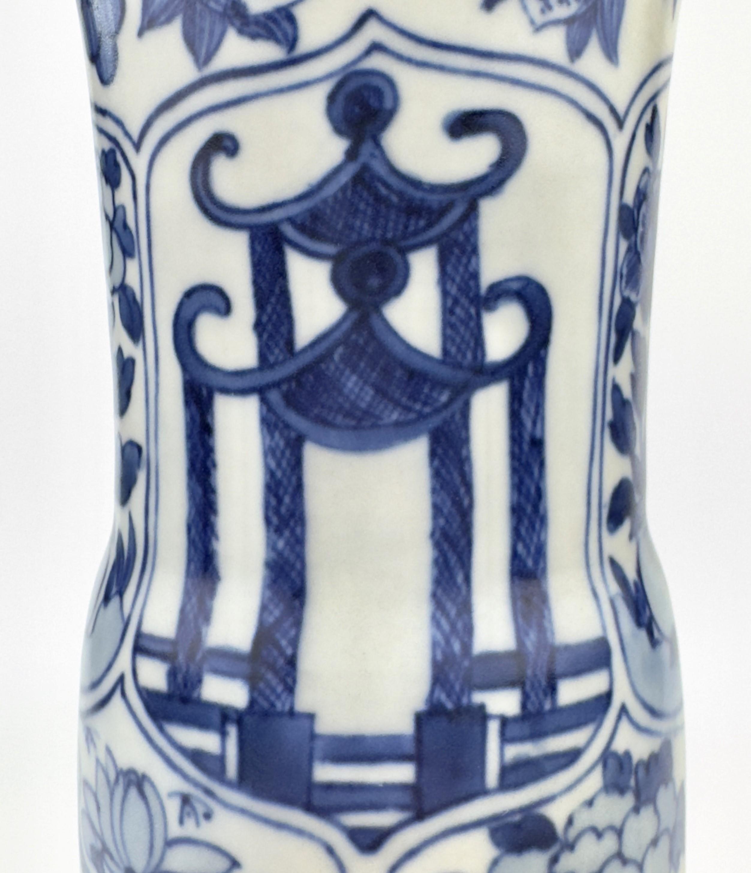 Antike Gu-Form 'Kanalhäuser' Vase, Qing Dynasty, Kangxi Ära, CIRCA 1690 im Angebot 1
