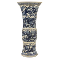 Vase en forme de Gu ancien "Paysages fluviaux", Dynastie Qing, époque Kangxi, vers 1690