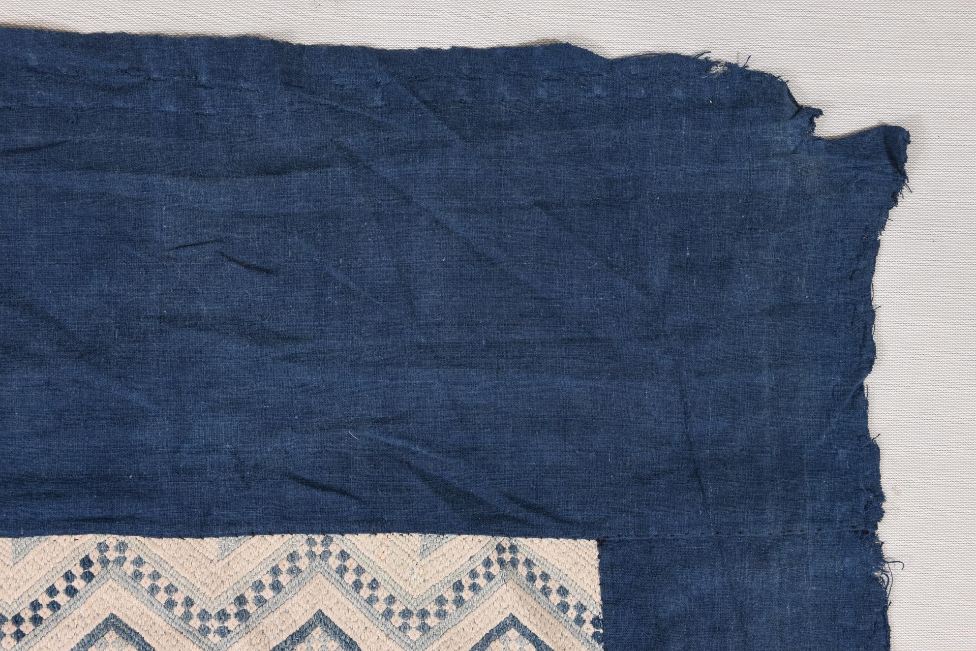 Chinois Ancien panneau brodé GUAN-XI rare en vente