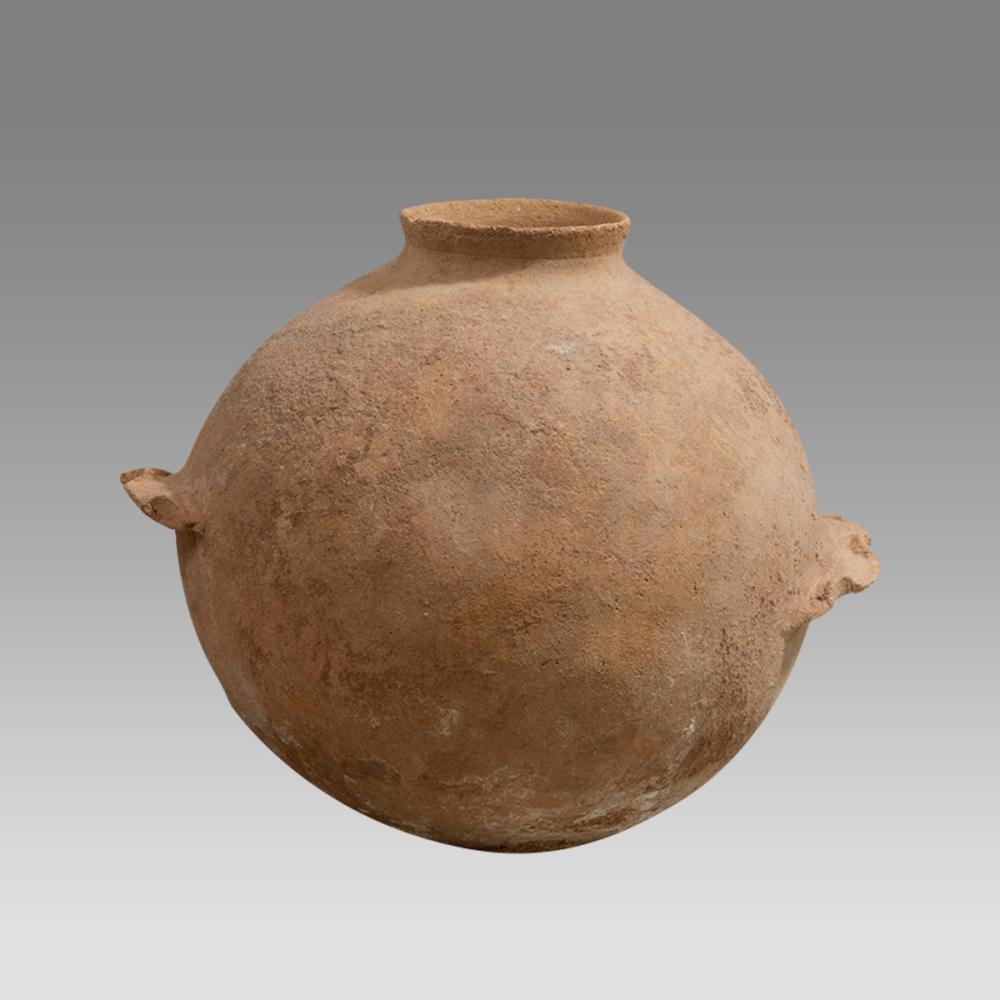 Antigua tinaja de terracota de la Edad de Hierro de Tierra Santa con asas, c. 1200-1000 Alfarería en venta