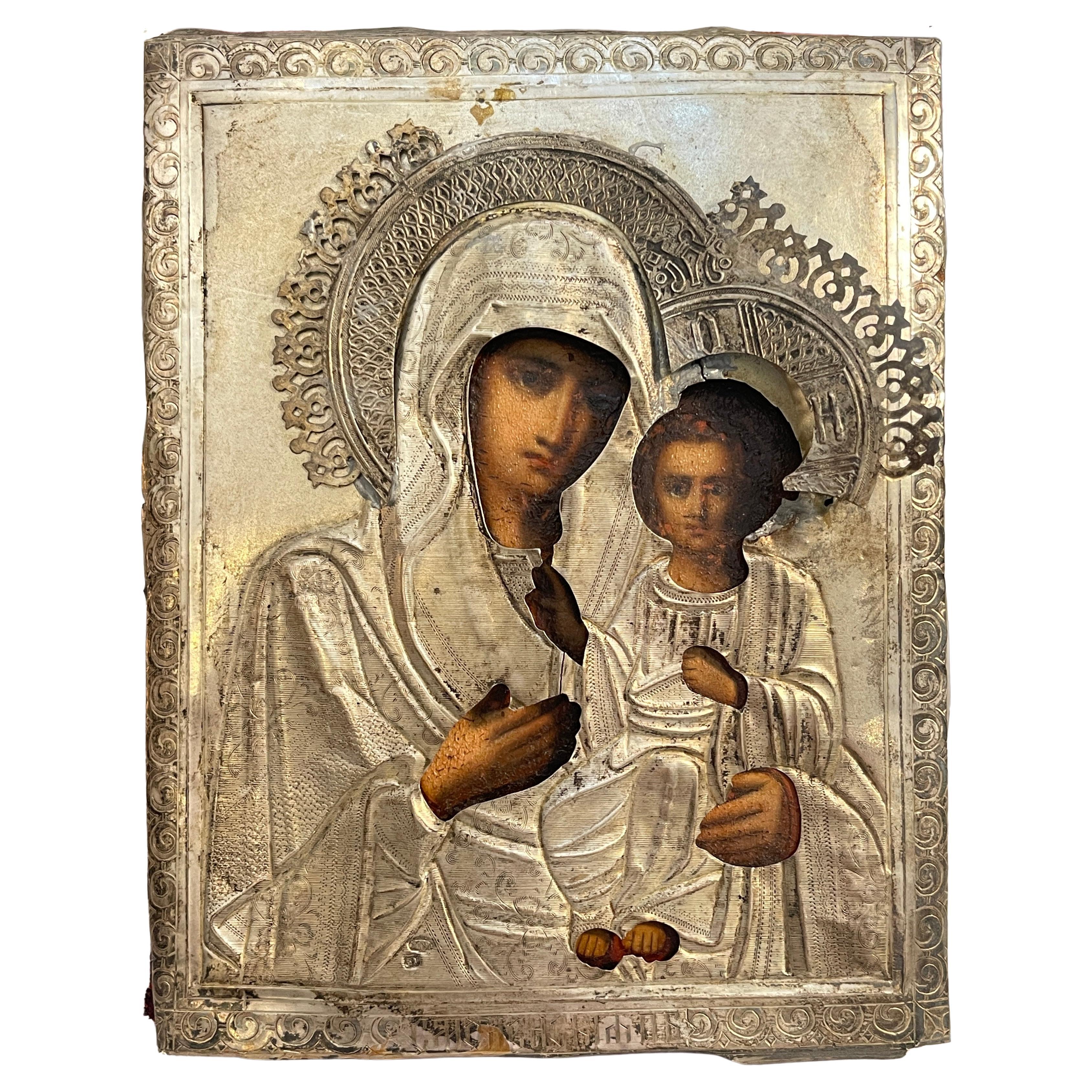 Antike Ikone mit Riza, Russisch, 19. Jahrhundert, Madonna mit Child