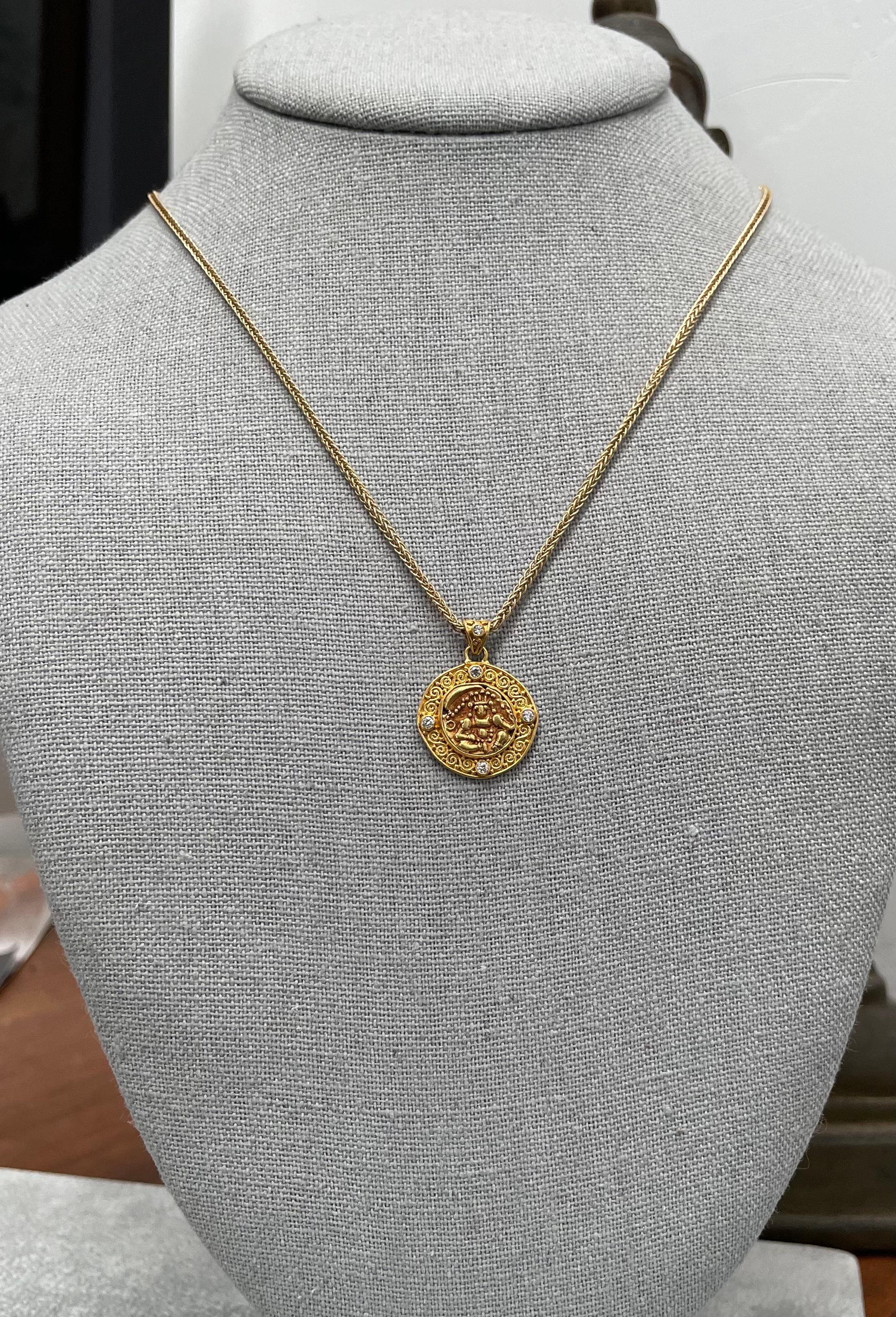 Contemporain Pendentif en or 22 carats avec diamants et pièce de monnaie de l'Inde ancienne des années 1500 en vente