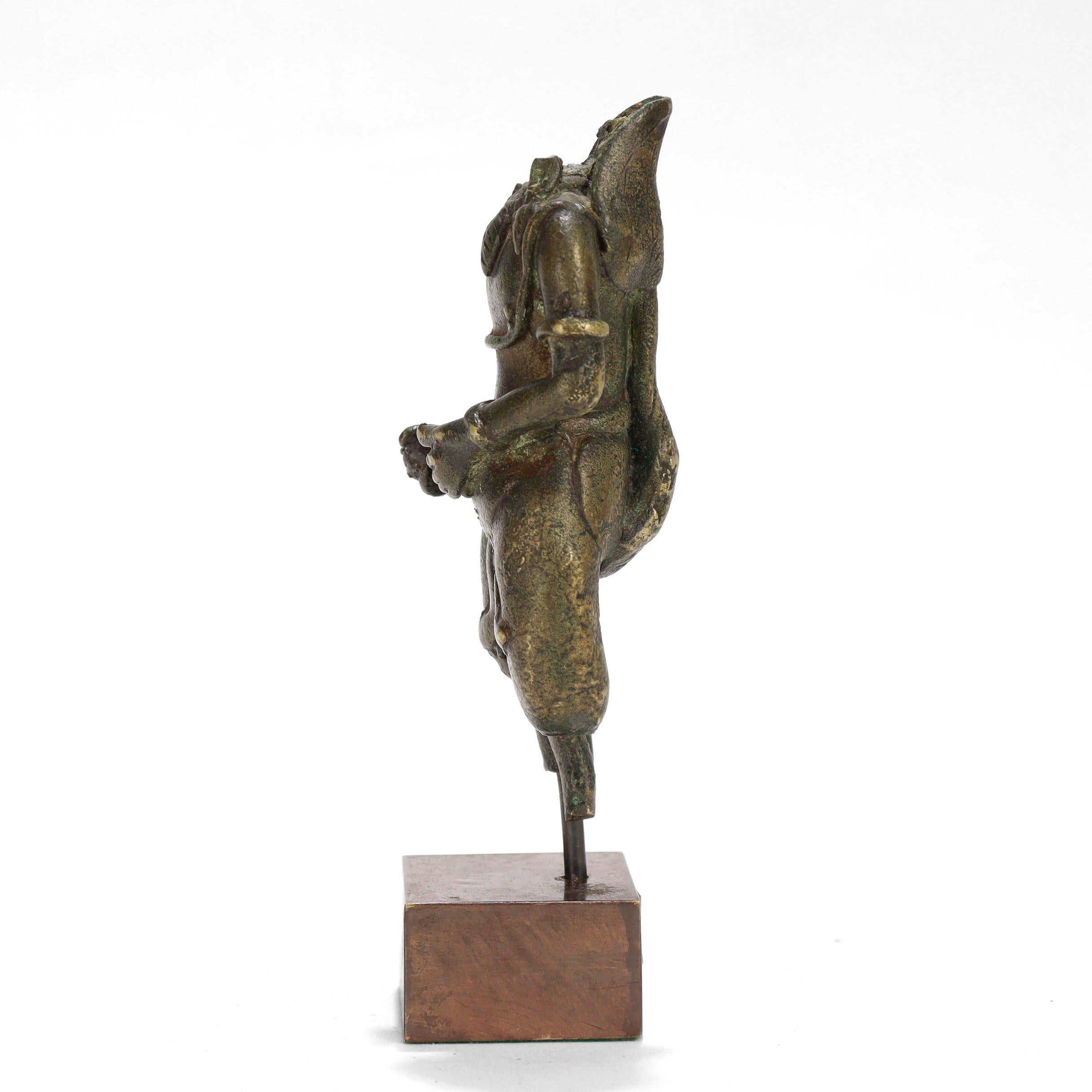Escultura de bronce de una antigua deidad masculina hindú de la India (Hanuman) siglo XVIII y antes en venta