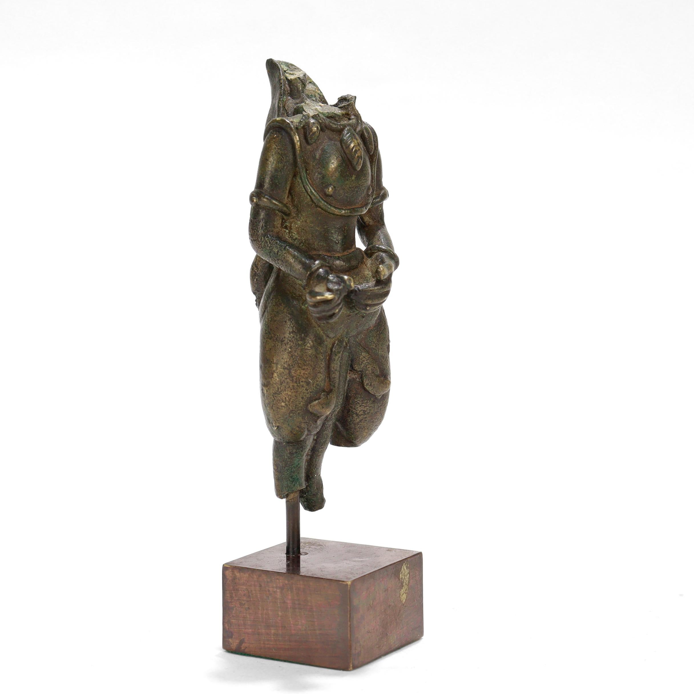 Escultura de bronce de una antigua deidad masculina hindú de la India (Hanuman) en venta 2
