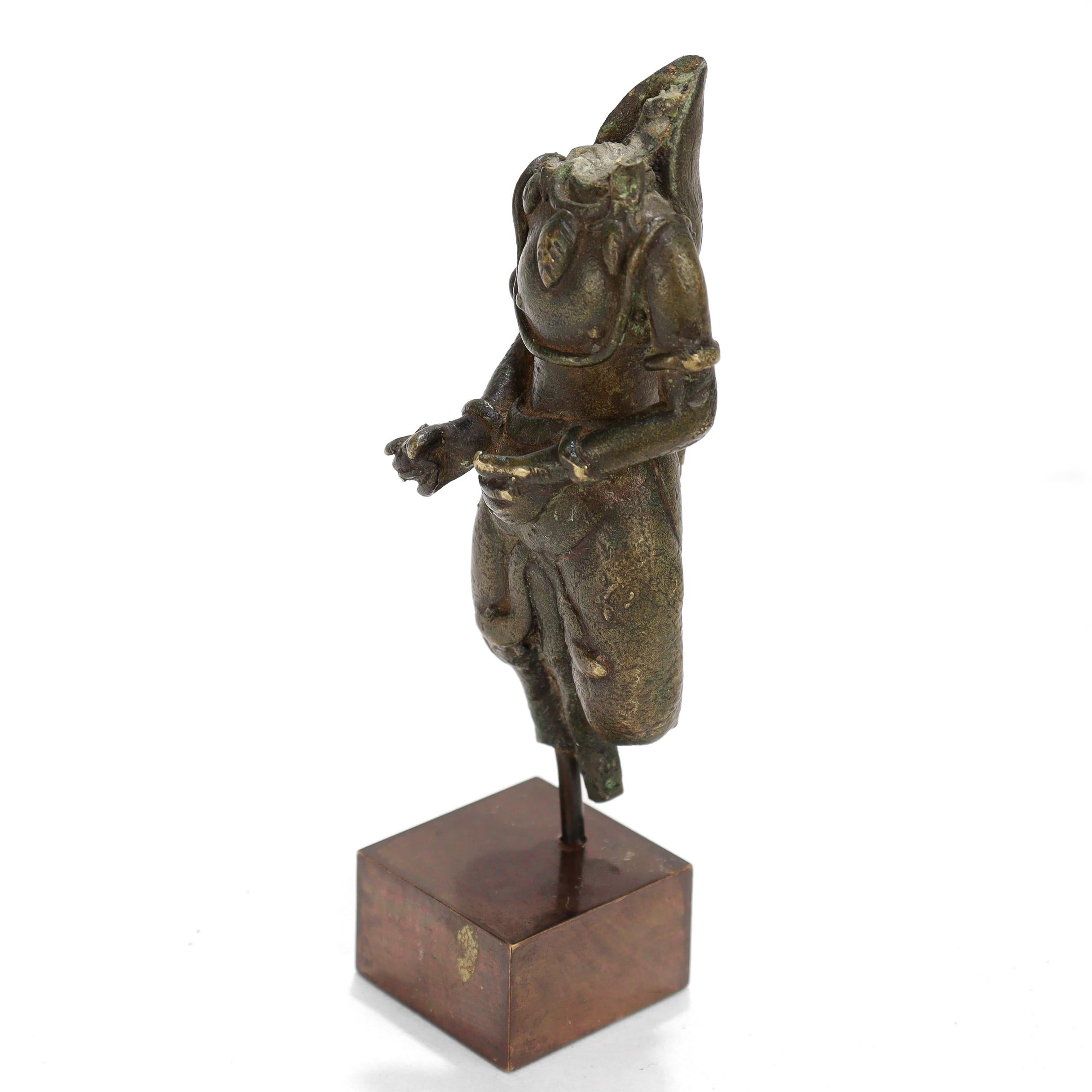 Escultura de bronce de una antigua deidad masculina hindú de la India (Hanuman) en venta 3