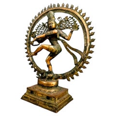 Ancienne sculpture indienne en laiton massif - Le dieu Shiva dansant dans le cercle du feu