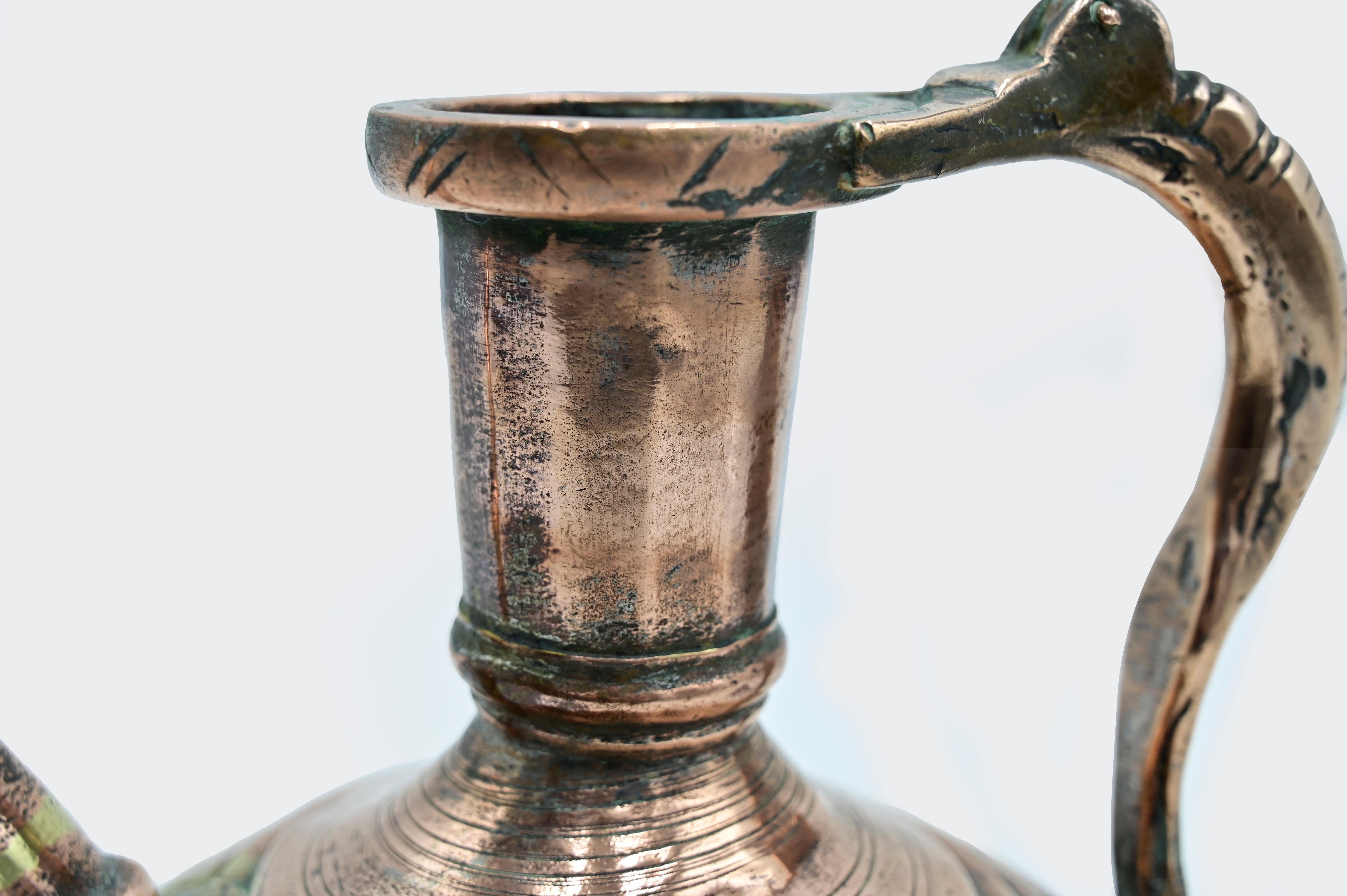 XIXe siècle Ancienne cruche islamique en cuivre, 19ème siècle en vente