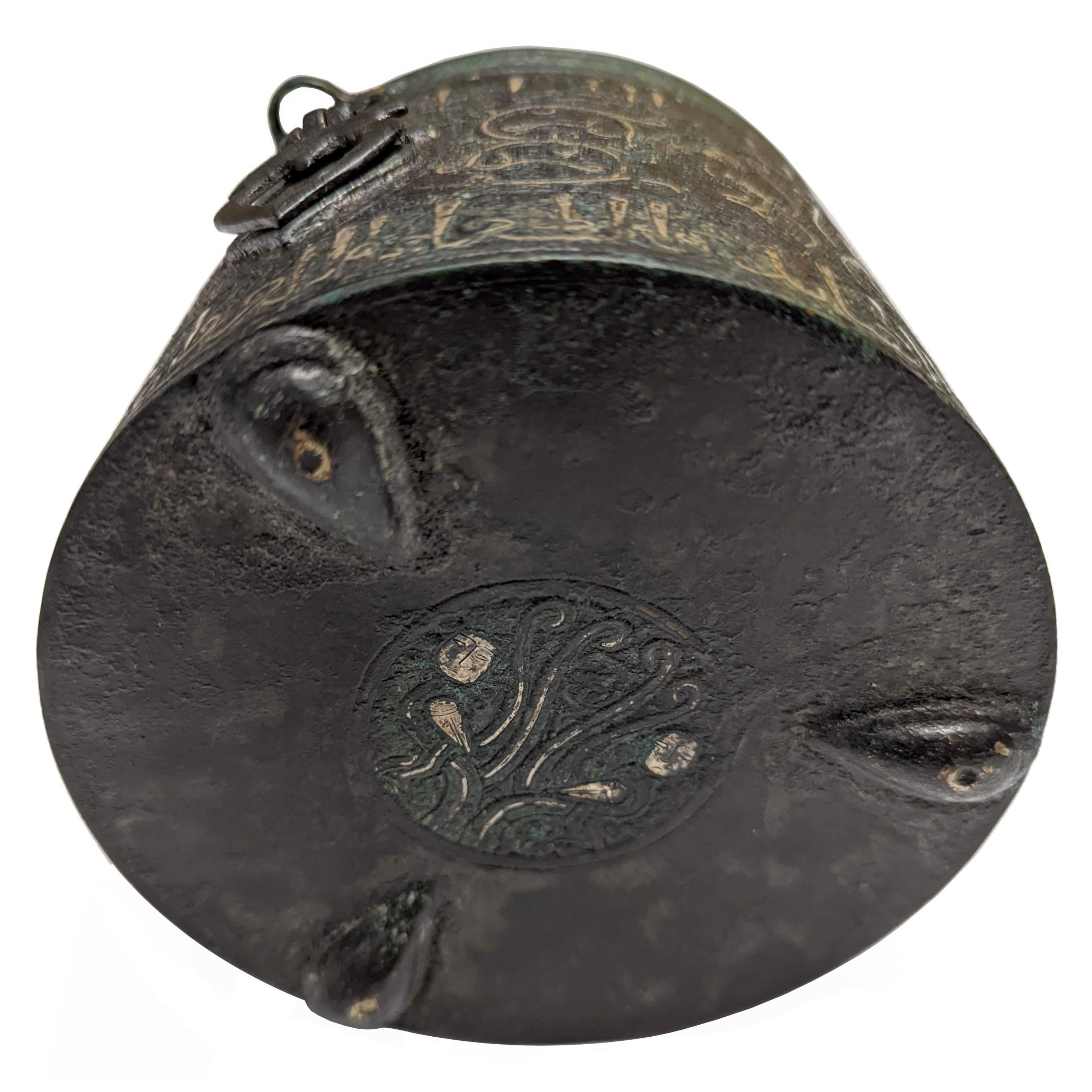 Ancien encrier caligraphe persan islamique Khurasan en bronze incrust d'argent 1200 en vente 6