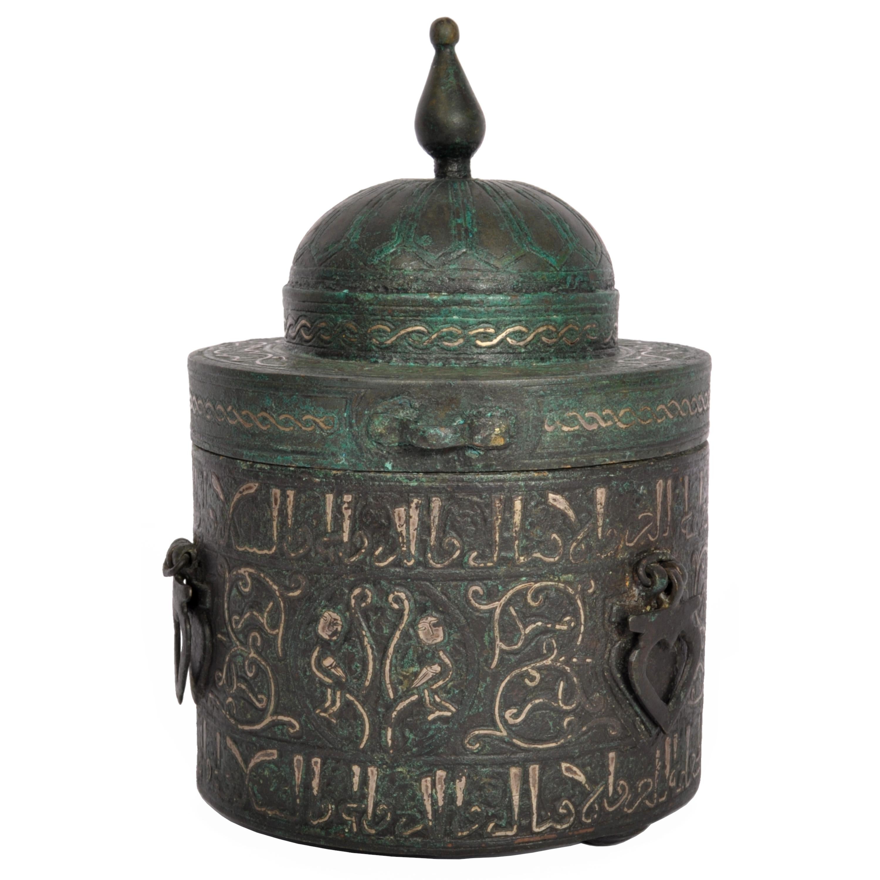 Ancien encrier caligraphe persan islamique Khurasan en bronze incrust d'argent 1200 en vente 1