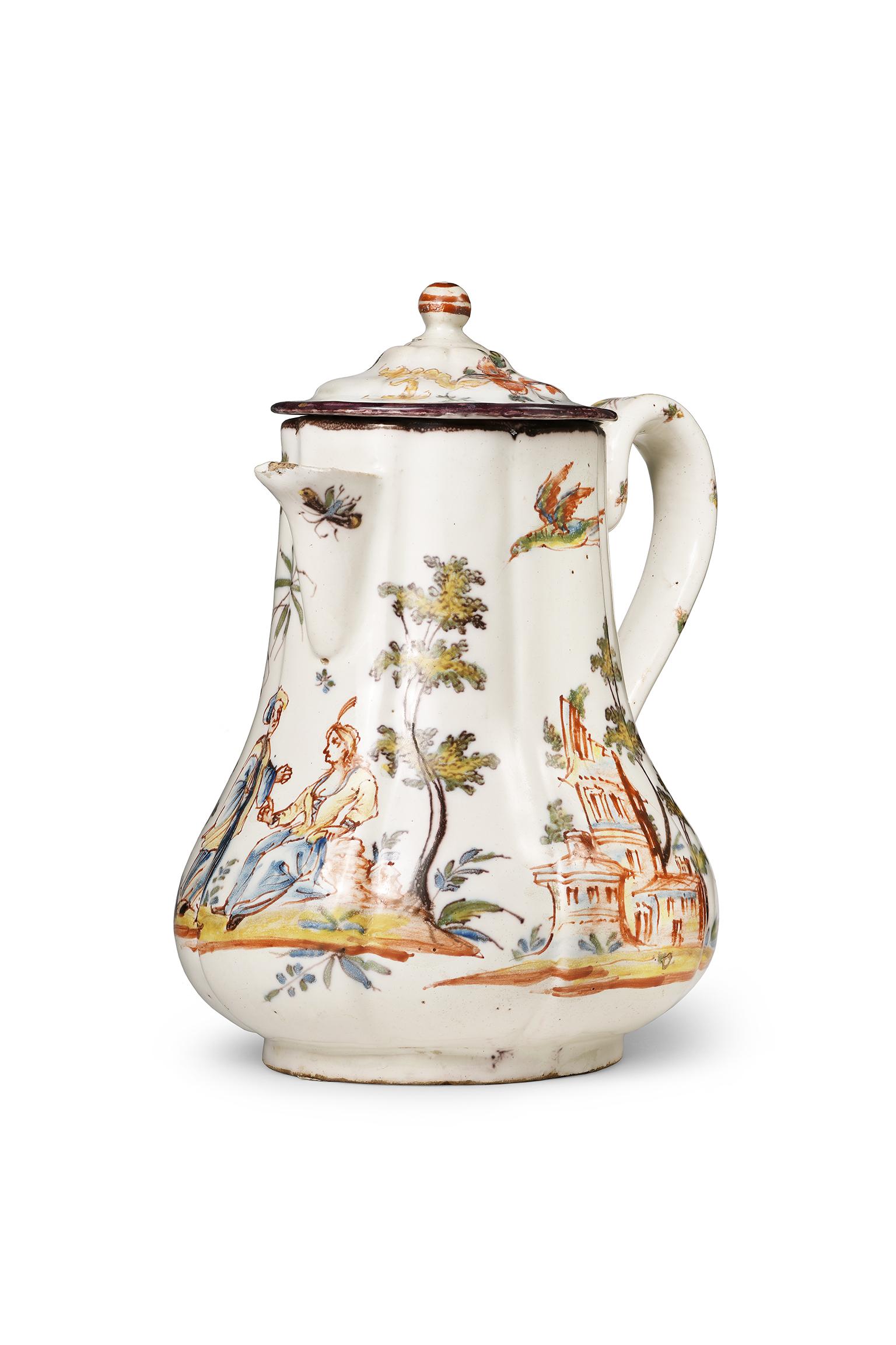 Kaffeekanne
Antonio Maria Coppellotti Manufaktur
Lodi, ca. 1740
Polychrome Hochbrand-Maiolika
Es misst: 7.87 in x 6,49 x 5.11 (20 cm x 16,5 x 13); Gewicht 1.23 lb (561 g)

Erhaltungszustand: Die Kaffeekanne befindet sich in einem