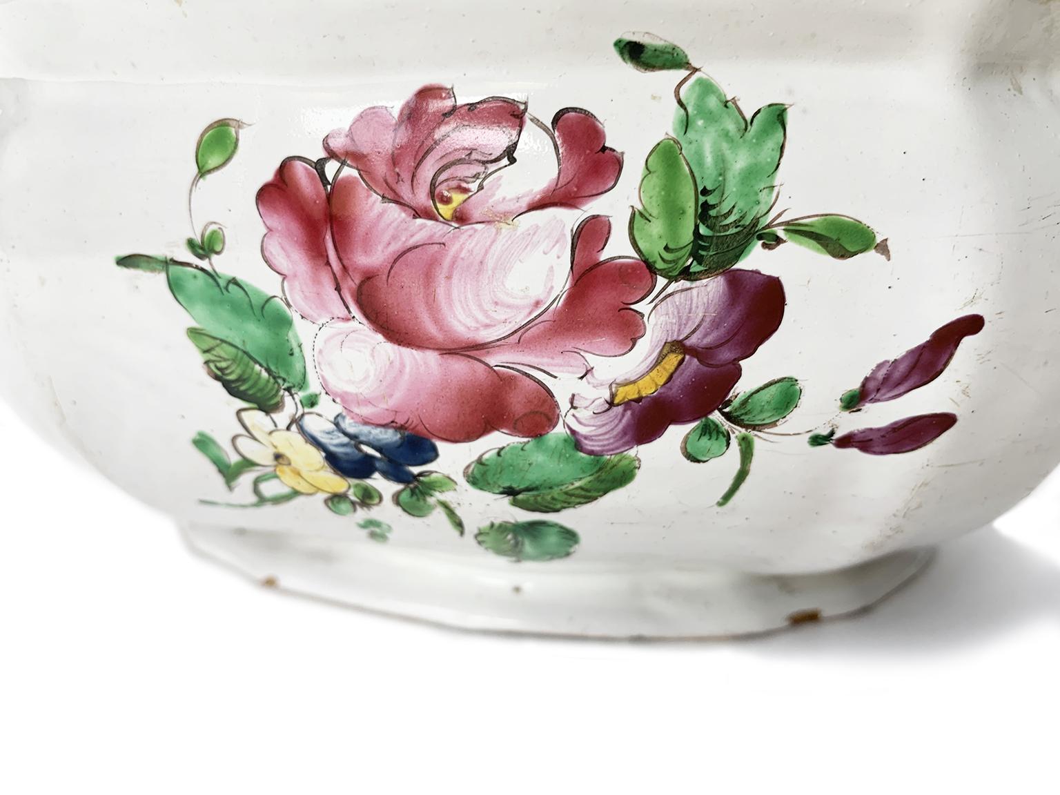 Italian Maiolica Tureen, Rubati Manufacture, Milan, circa 1770-1780 For Sale 9