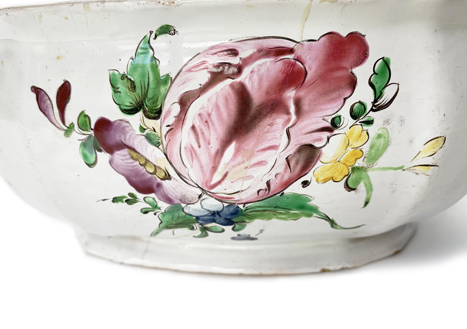 Ancient Italian Maiolica Tureen, Rubati Manufacture, Milan, circa 1770-1780 For Sale 10