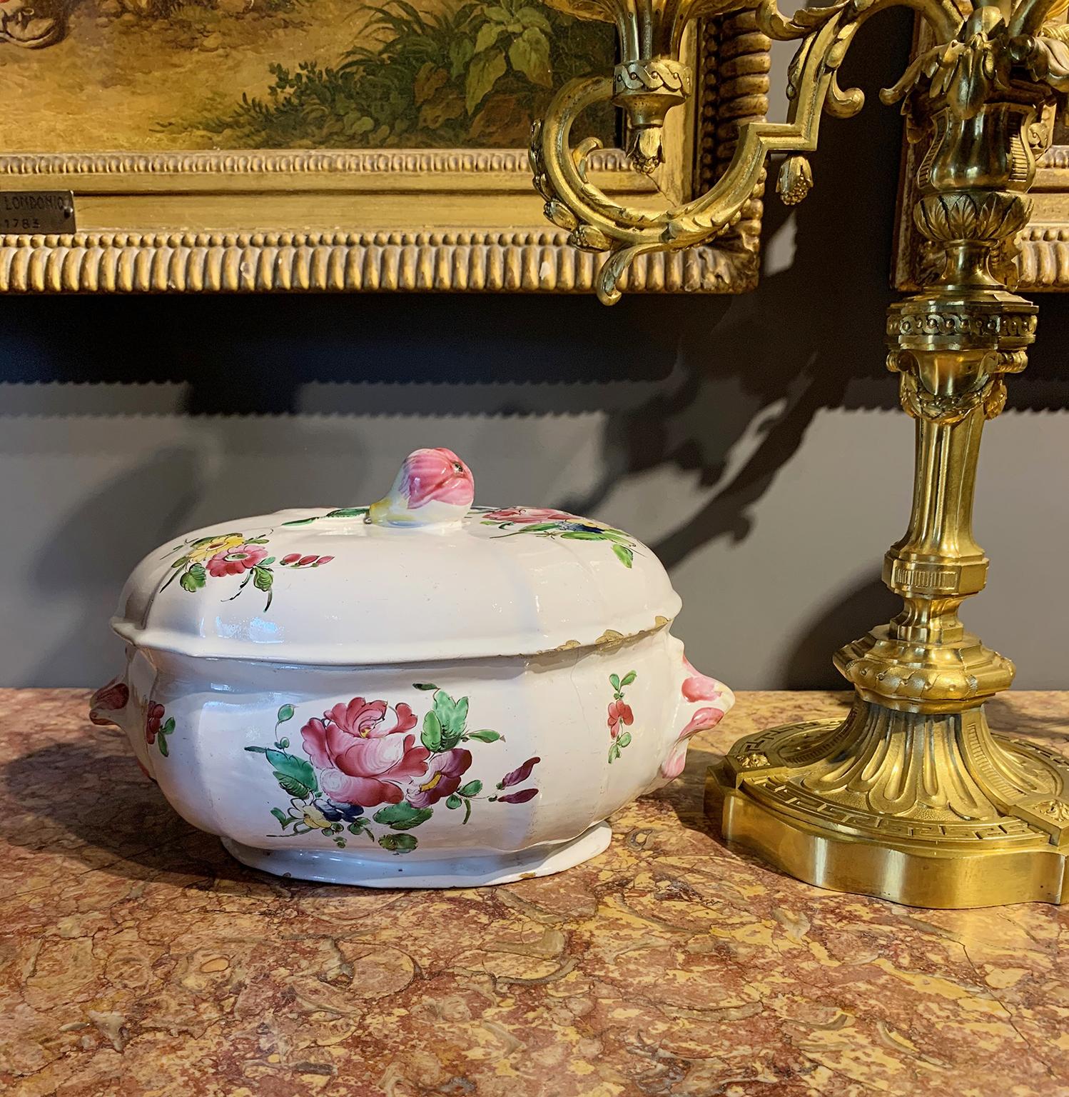 Italian Maiolica Tureen, Rubati Manufacture, Milan, circa 1770-1780 For Sale 12