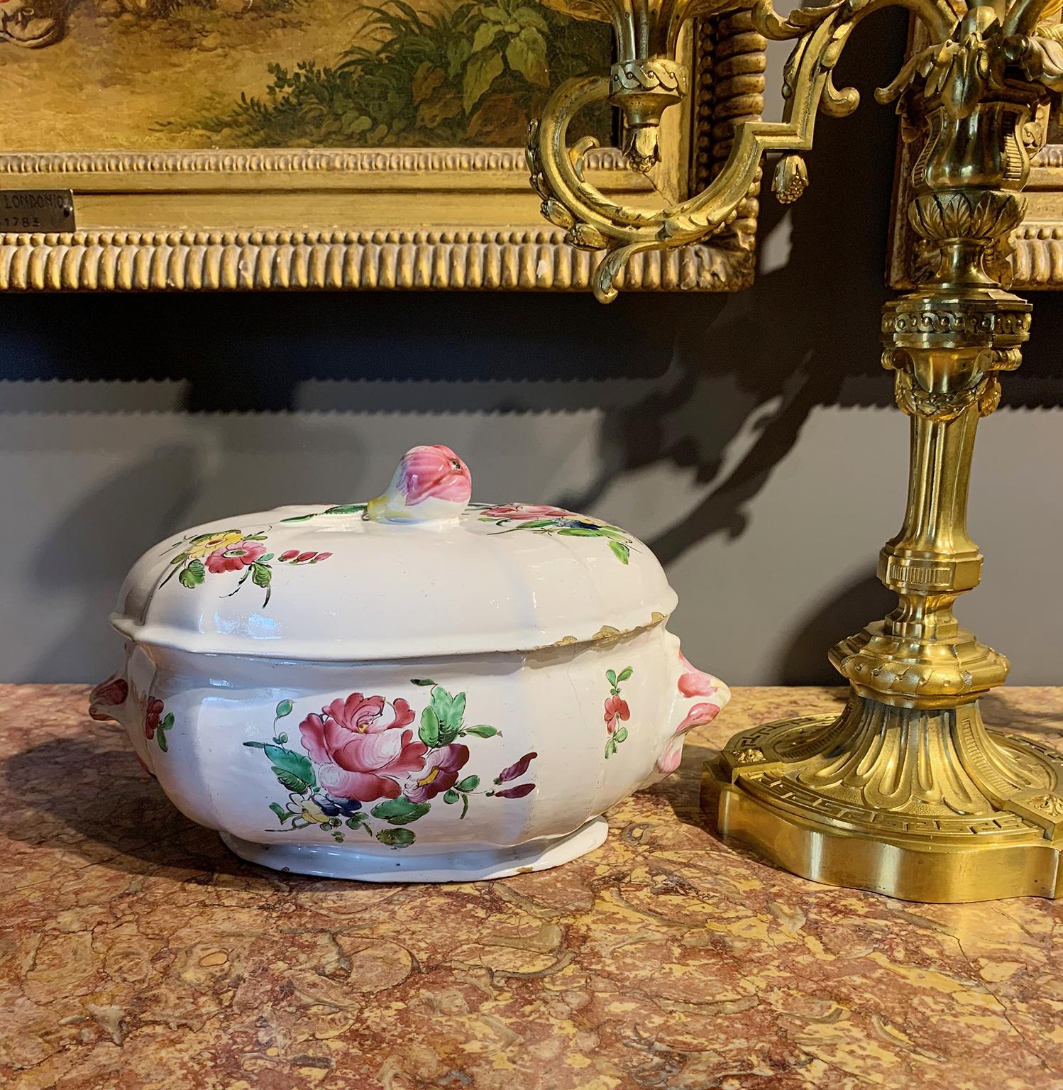 Ancient Italian Maiolica Tureen, Rubati Manufacture, Milan, circa 1770-1780 For Sale 12