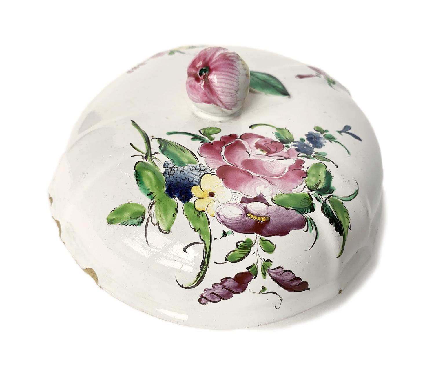 Italian Maiolica Tureen, Rubati Manufacture, Milan, circa 1770-1780 For Sale 3