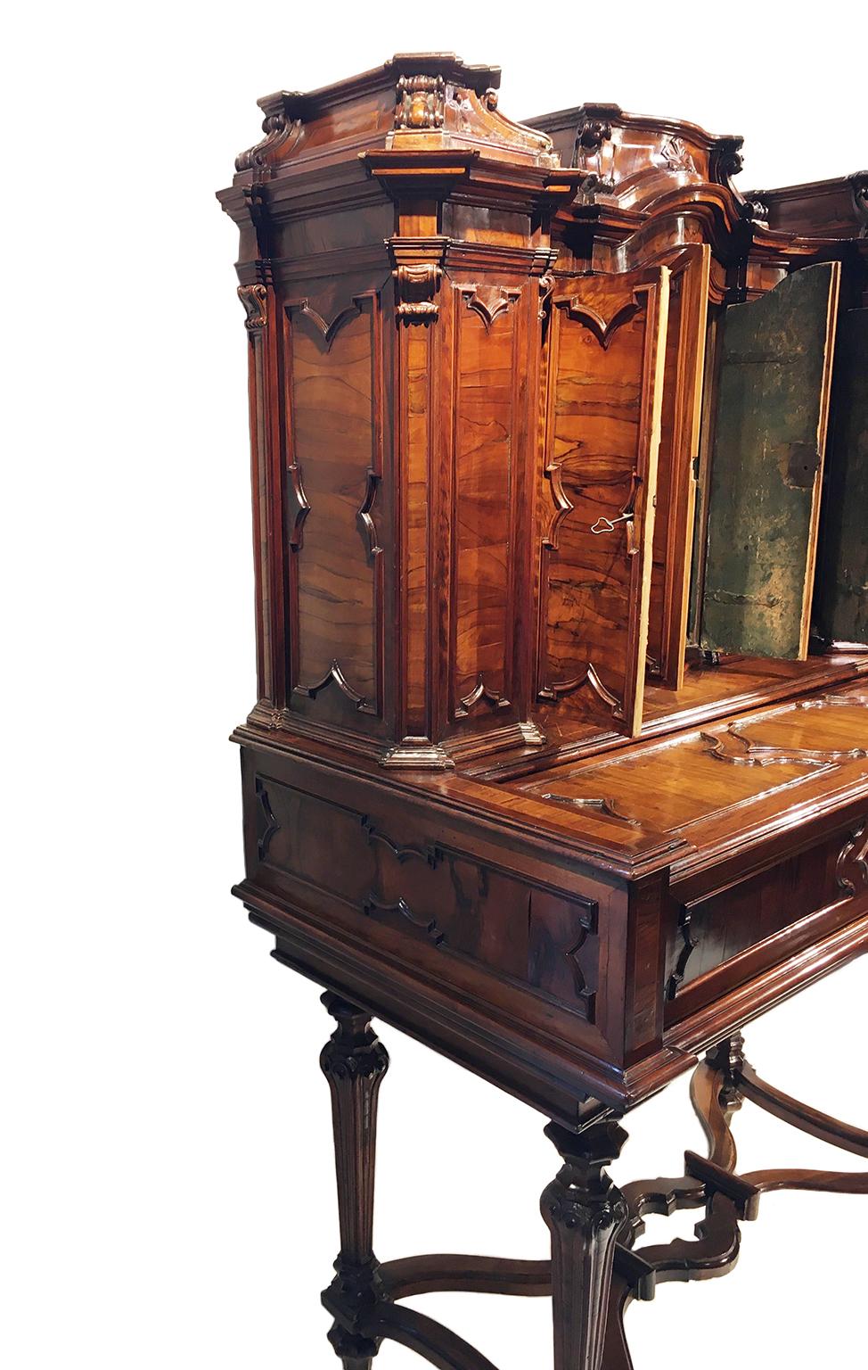 Ancient Italian Writing Desk with Upper Cabinet, Milan, Circa 1730 For Sale 5