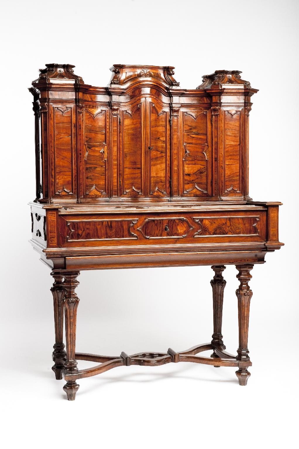 Ancient Italian Writing Desk with Upper Cabinet, Milan, Circa 1730 For Sale 10