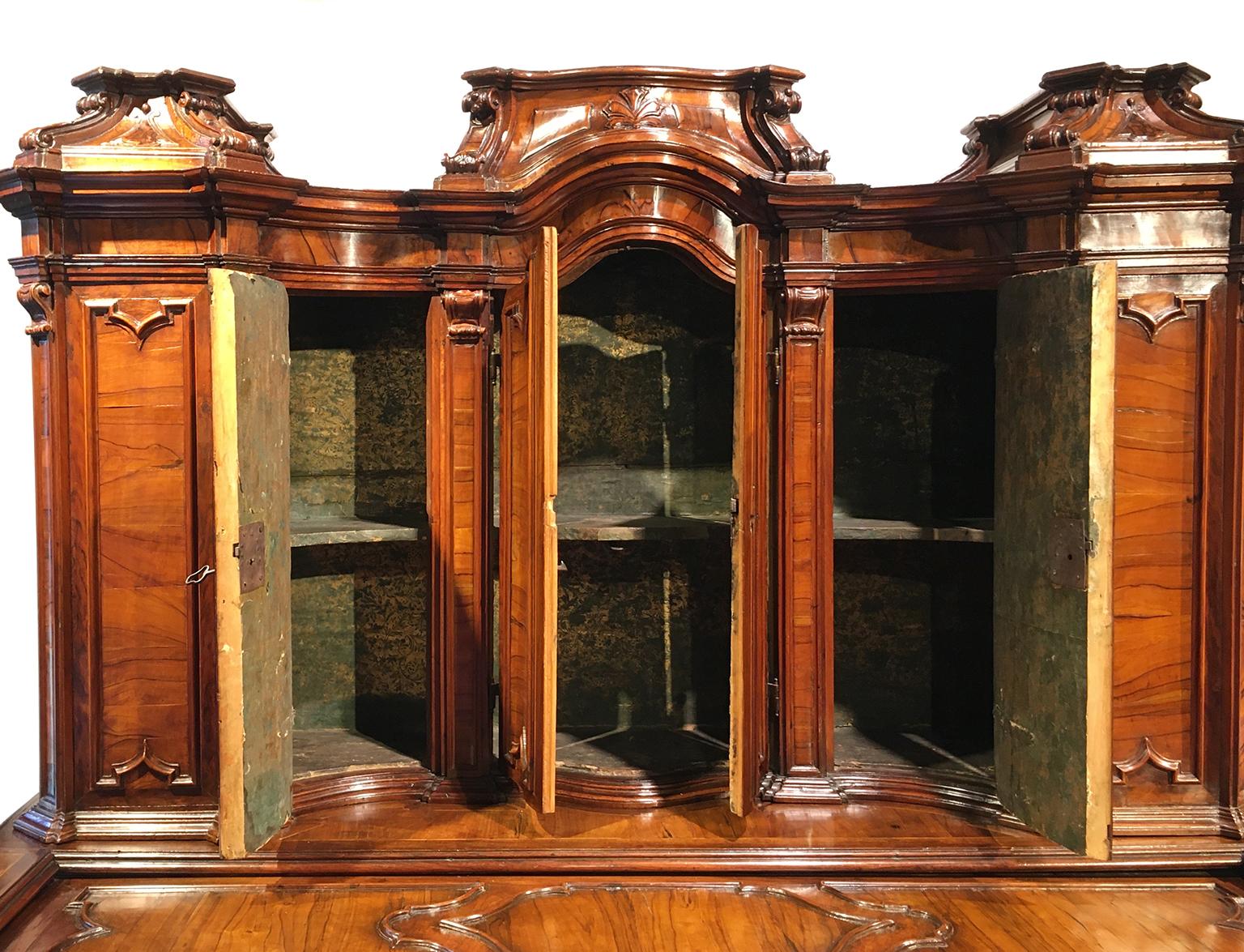 Antiguo escritorio italiano con armario superior, Milán, circa 1730 Barroco en venta