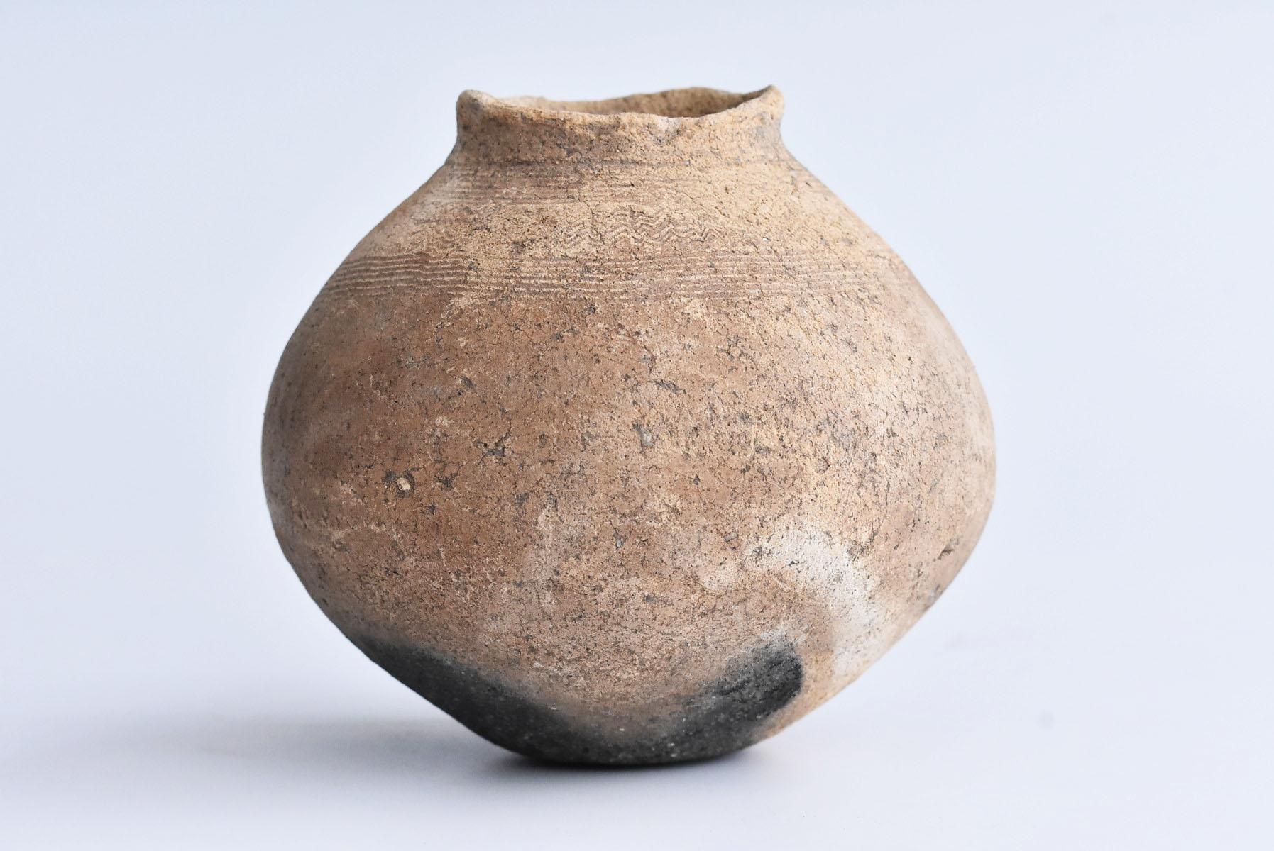 18th Century and Earlier Ancient Japanese Jar / 