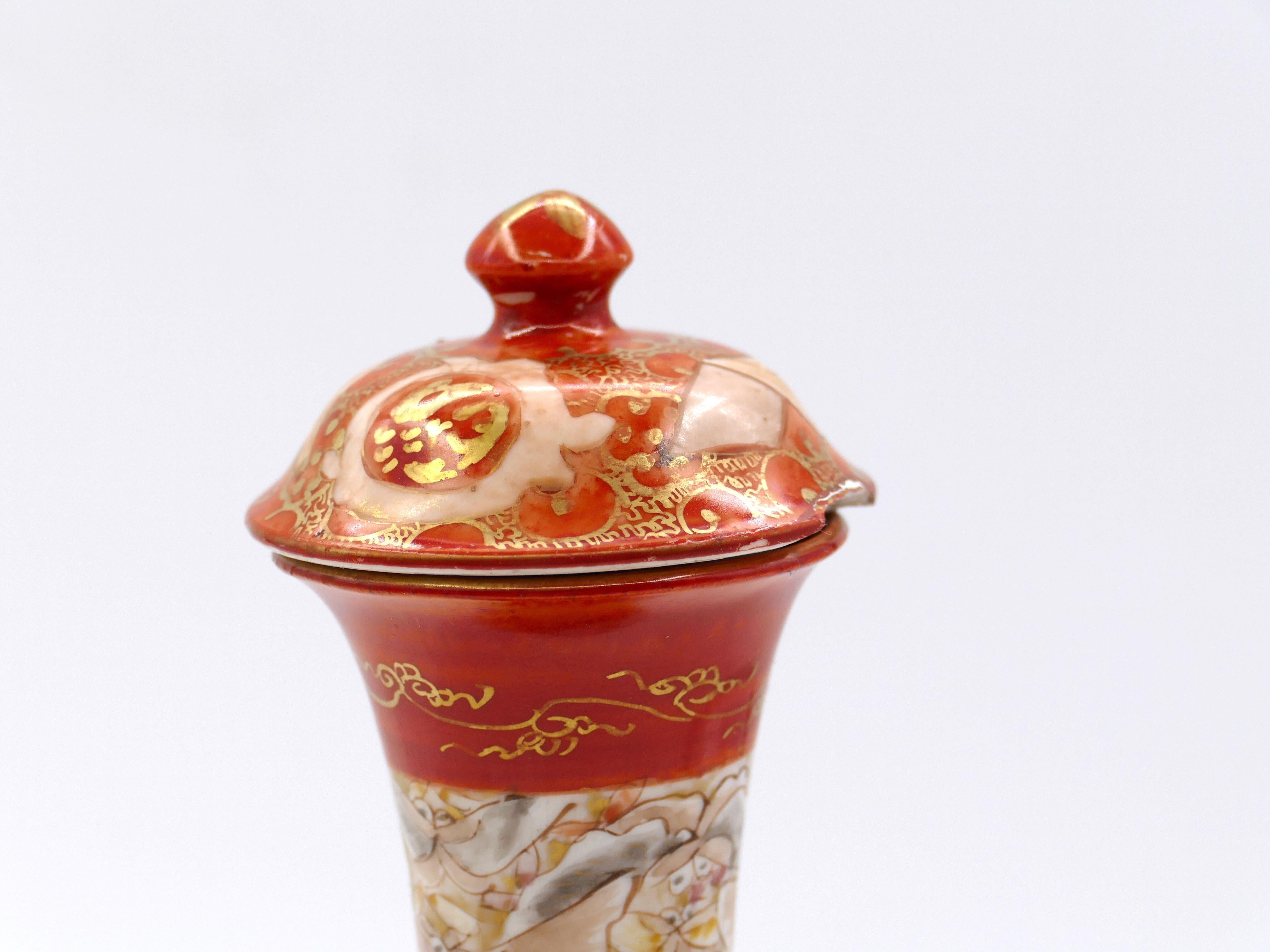 Ancient Japanese Kutani Vases, 19th Century For Sale 3