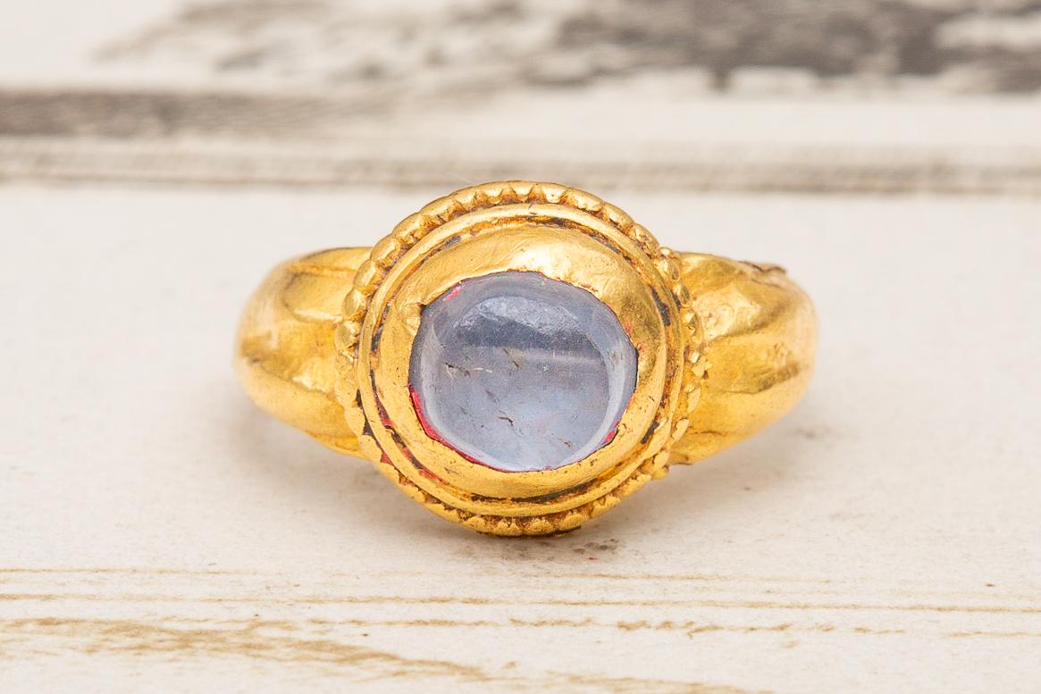 Ancient Javanese Gold and Sapphire Ring Cabochon 7th - 15th Century Indonesian  6