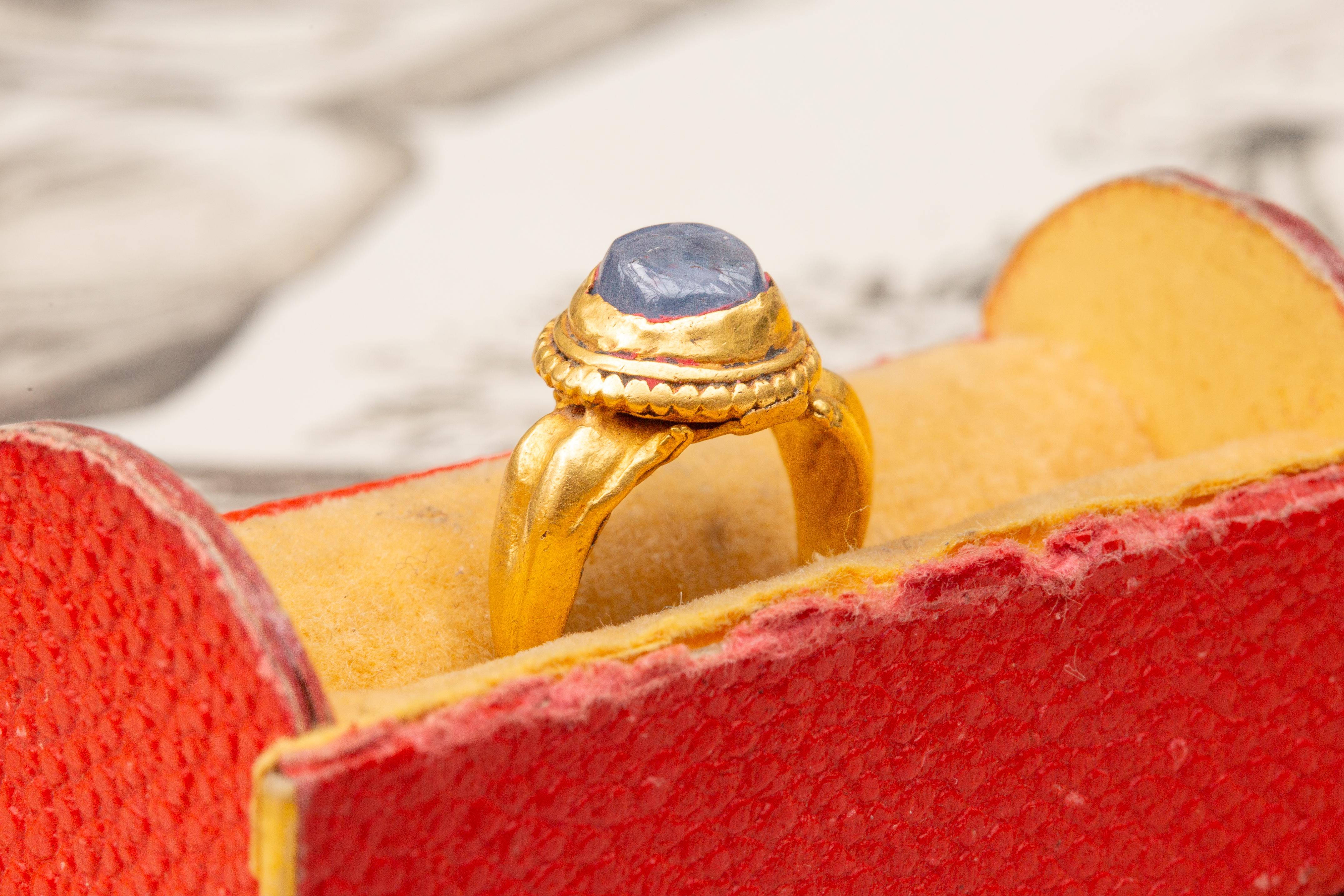 Women's or Men's Ancient Javanese Gold and Sapphire Ring Cabochon 7th - 15th Century Indonesian 