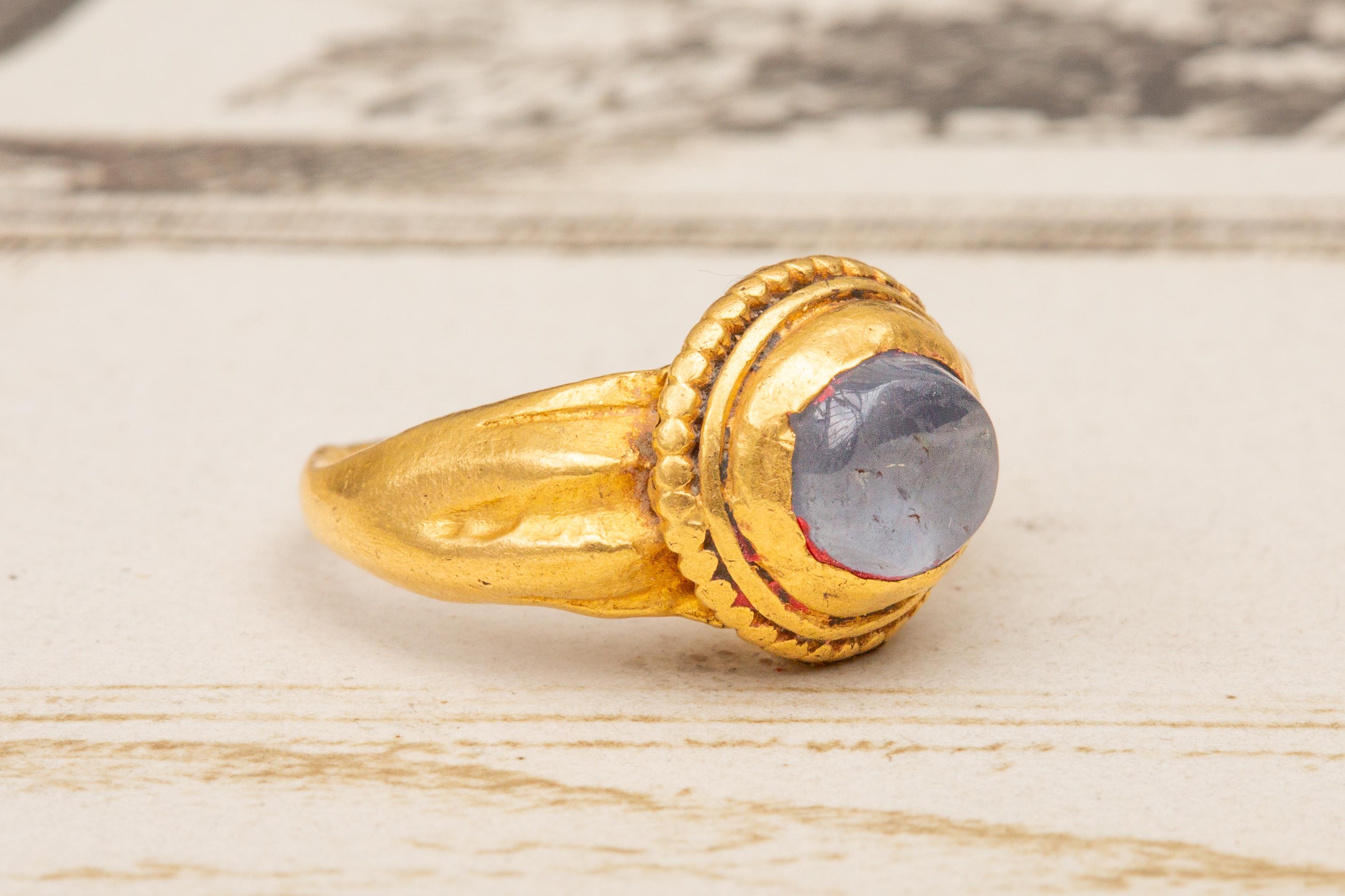 Ancient Javanese Gold and Sapphire Ring Cabochon 7th - 15th Century Indonesian  2