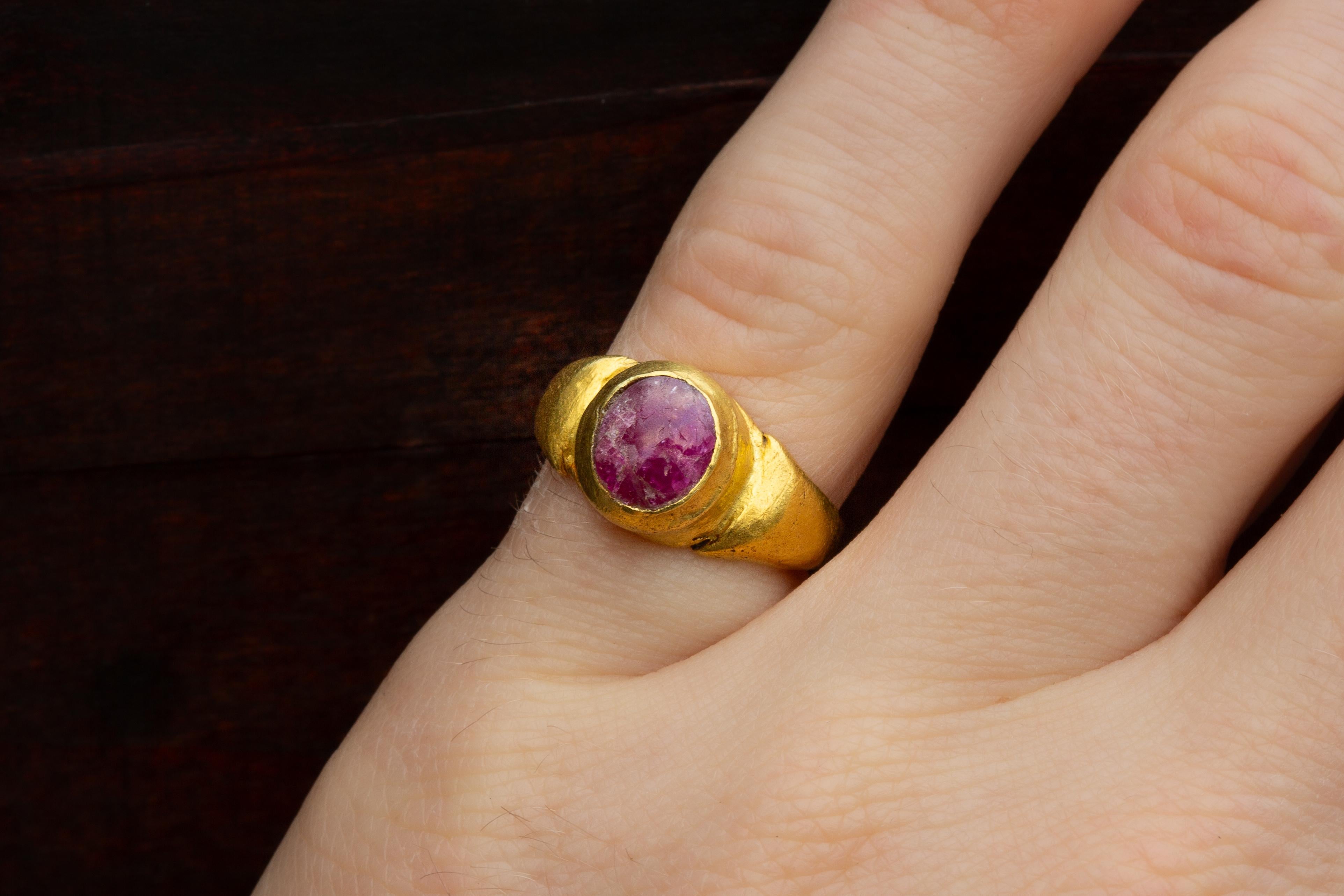 Ancient Javanese Gold Ring with Ruby Cabochon Java Indonesian Antique Solitaire For Sale 13