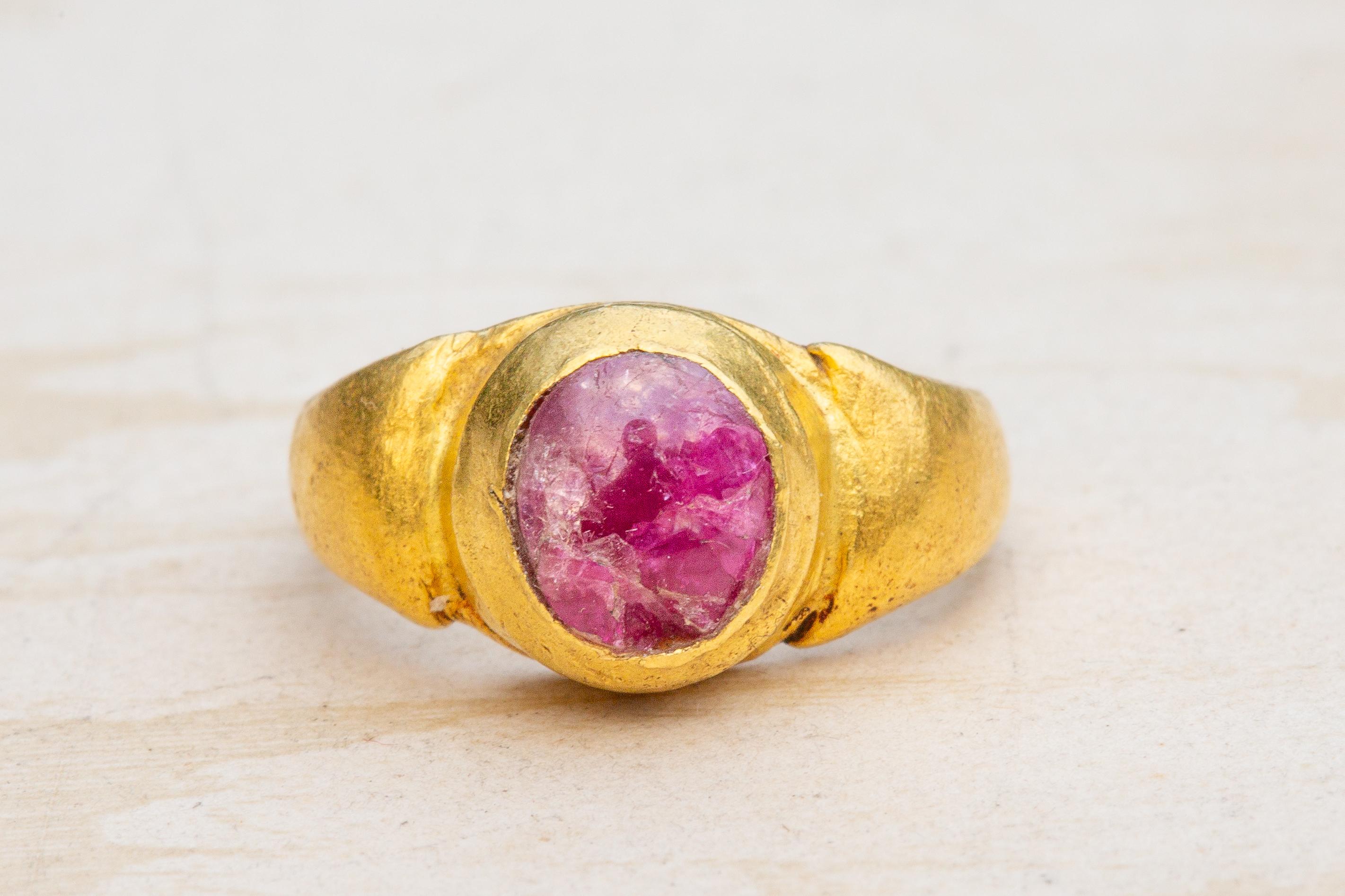 A scarce early Javanese gold and ruby ring dating from the 7th-15th century Indonesian Classical period. 

As expected with Javanese gem-set gold rings made in this period, the present ring is crafted high-karat gold and set with a polished