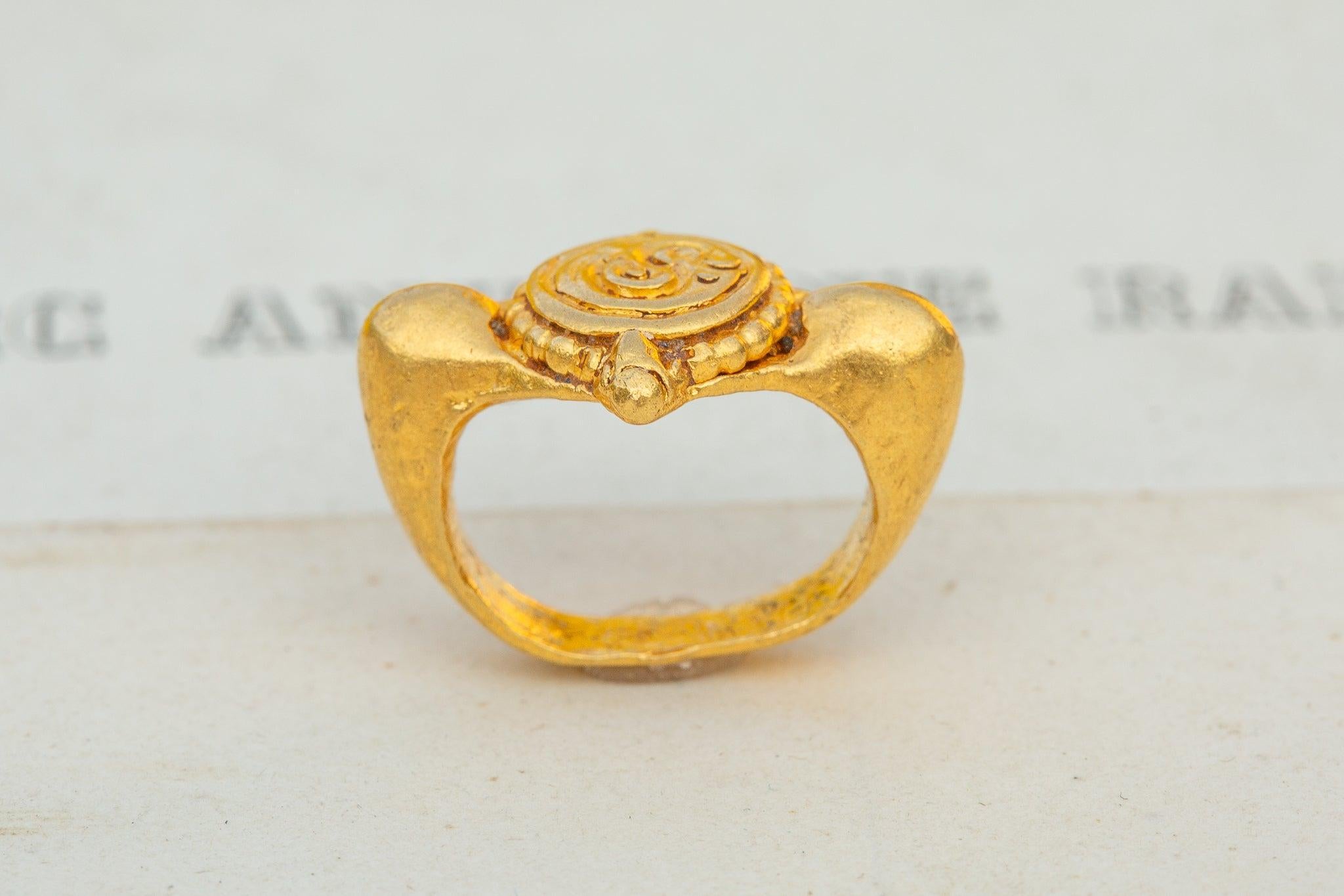 Ancient Javanese Labyrinth Ring In Good Condition In London, GB