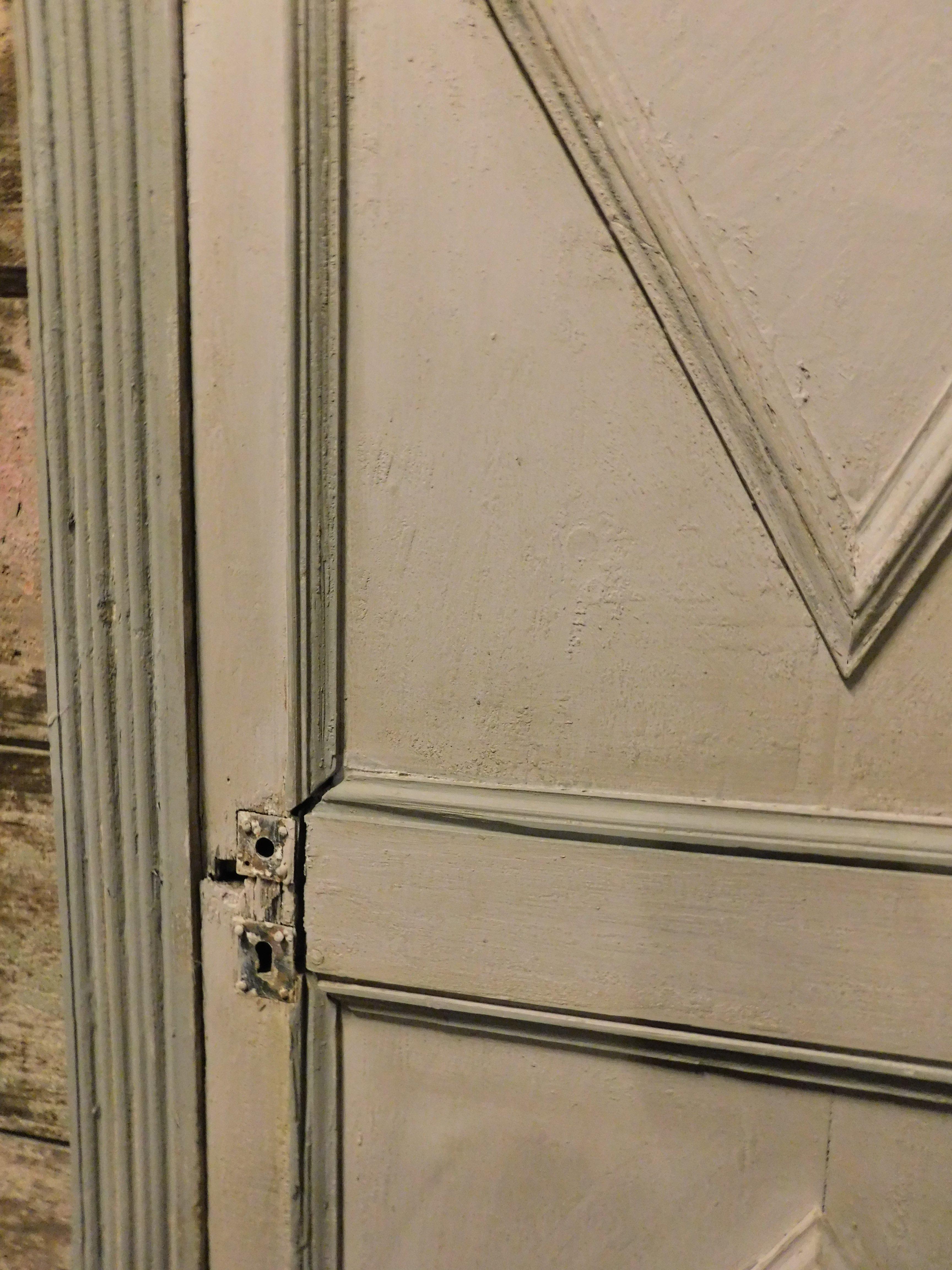 Antike lackierte Tür mit Rahmen, frühe 1800er Jahre, aus Italien (Lackiert) im Angebot