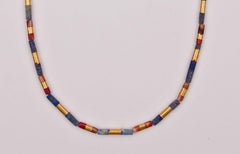 Antiker Lapislazuli, Karneol-Perlen mit maßgefertigter 22k Goldbordüre