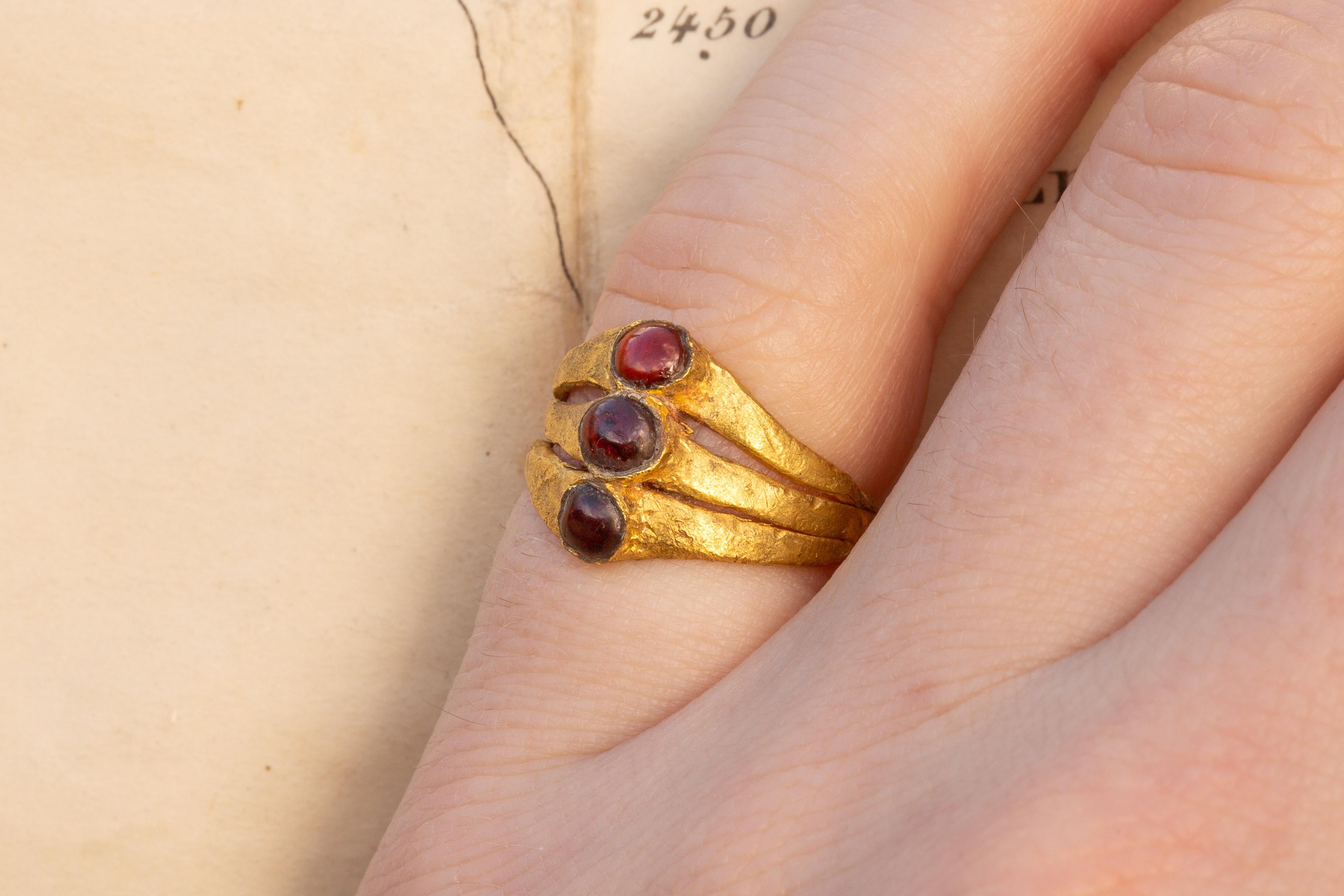 Ancient Late Roman Gold Garnet Ring Triple Layer Bezel, 3rd Century For Sale 1