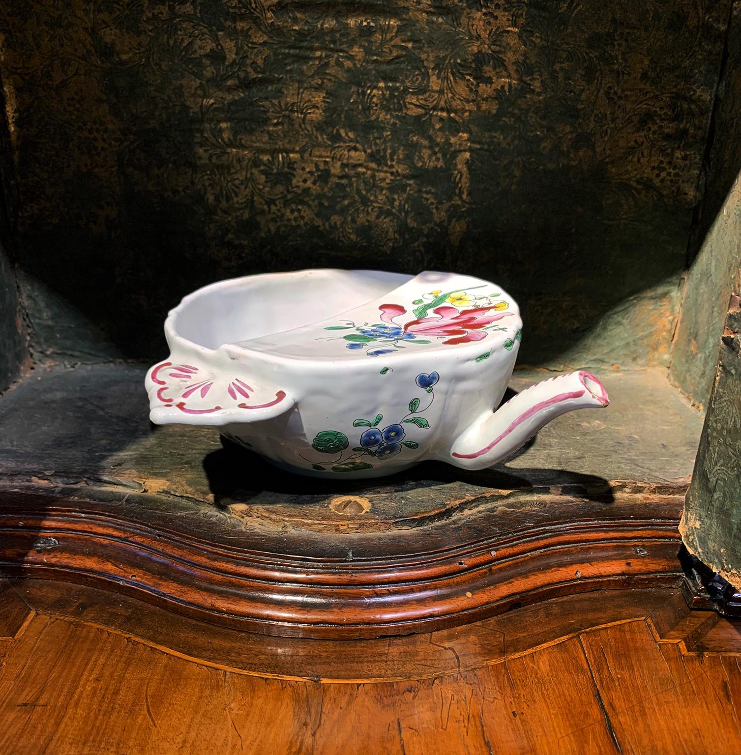 Ancient Maiolica Cup, Rubati Manufacture, Milan, Circa 1770 - 1780 For Sale 4
