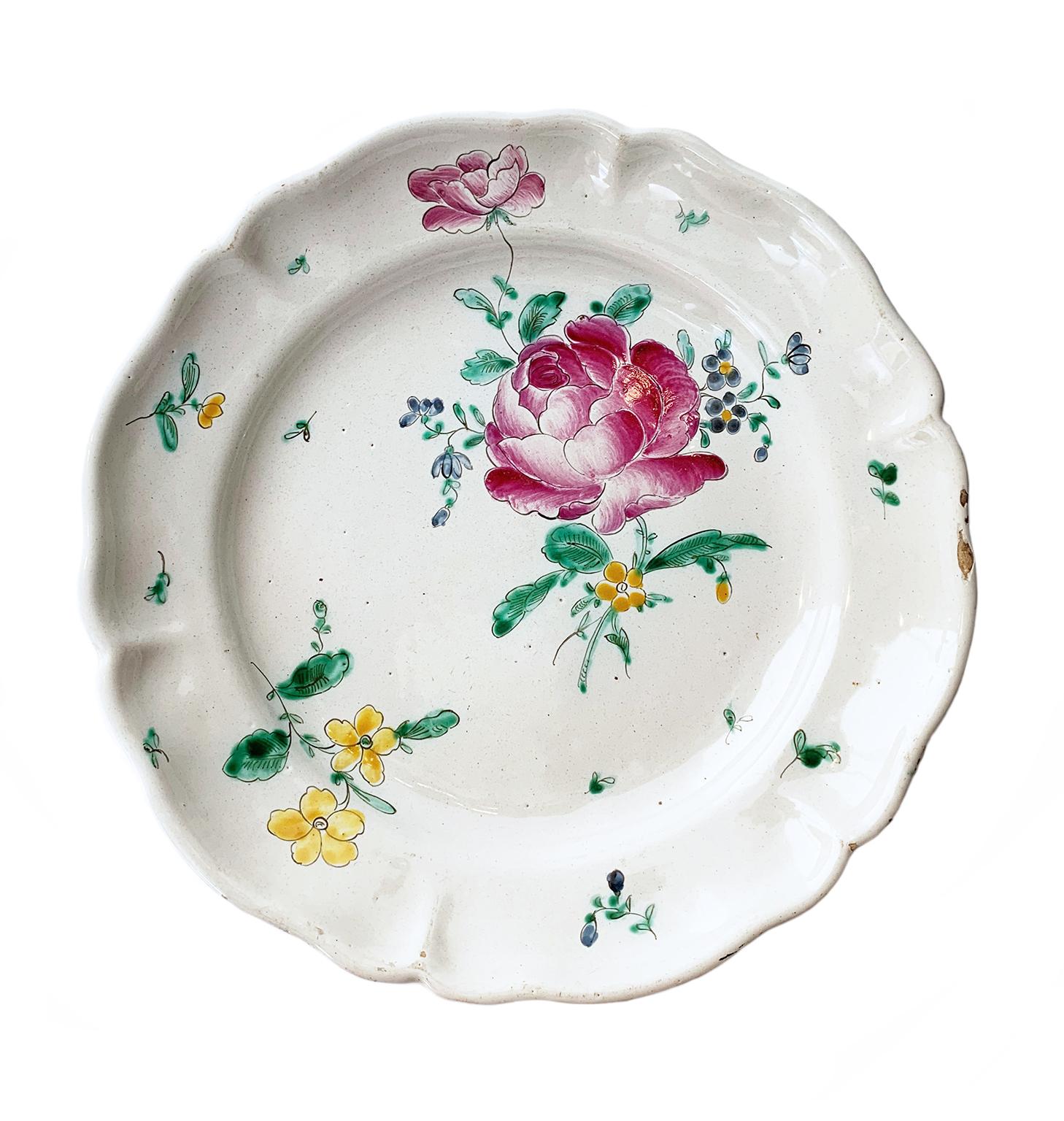 Ancient Maiolica Dishes with flowers, Lombard Manufacture, 1770-1780 Circa For Sale 3