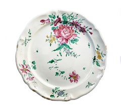 Antichi piatti in maiolica con fiori, manifattura lombarda, 1770-1780 Circa