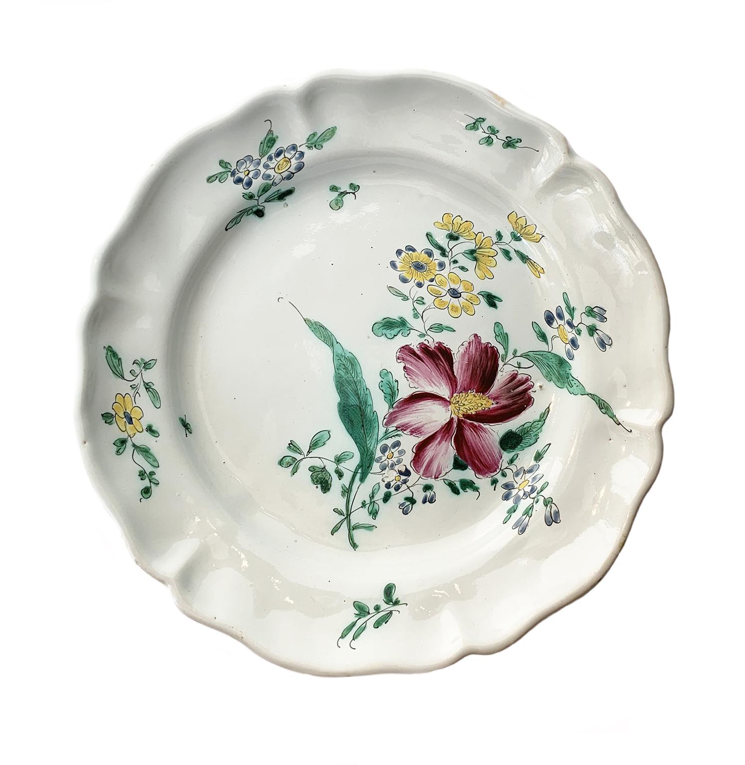 Majolique Anciennes plats majoliques avec fleurs, fabrication lombarde, 1770-1780 en vente