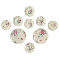 Anciennes plats majoliques avec fleurs, fabrication lombarde, 1770-1780