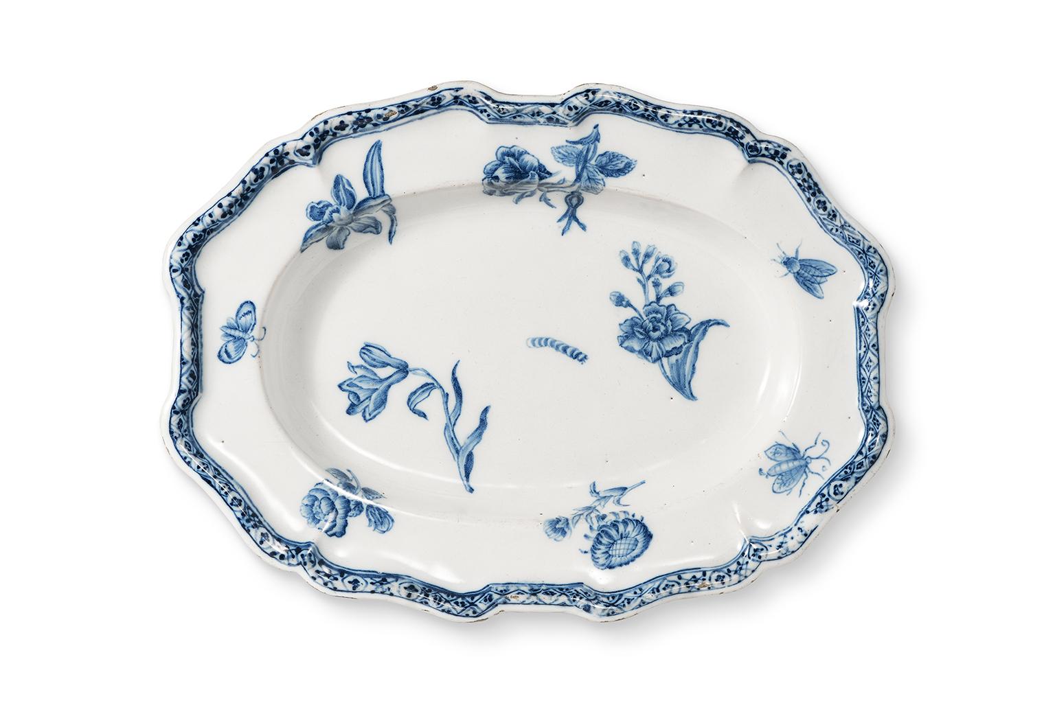 Oval tray
Giorgio Giacinto Rossetti Manufacture
Turin or Lodi, Circa 1737
High fire blue monochrome maiolica
It measures: 12.12 in x 8.97 x 1.37 (30.8 cm x 22.8 x 3.5)
It weighs: 1.38 lb (626 g)

State of conservation: intact except for